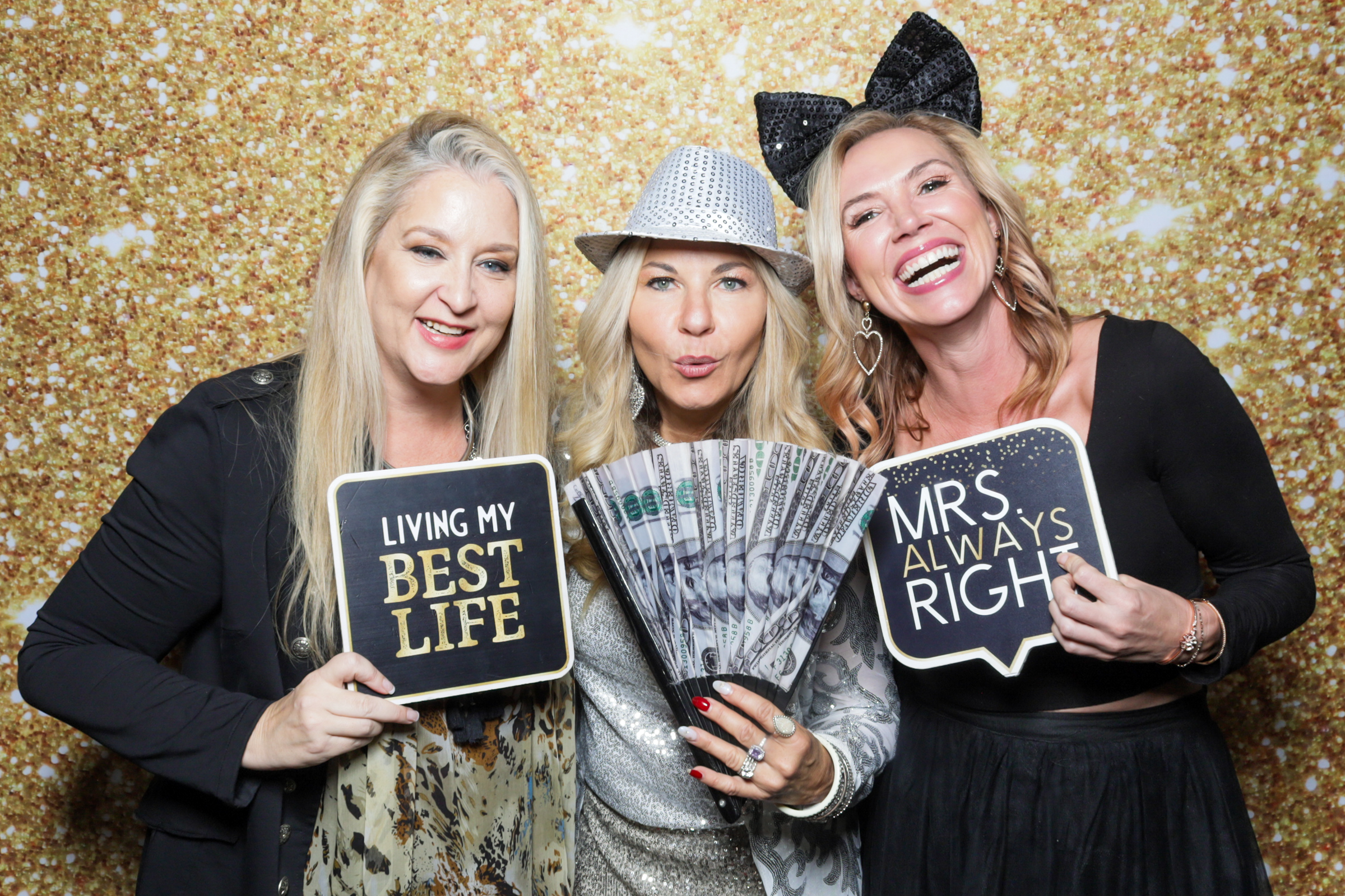 eWomen Holiday Extravaganza | View more photos from the event at v1.boothgallery.com/u/PhabPhotobooth/eWomen-Holiday-Extravaganza-2