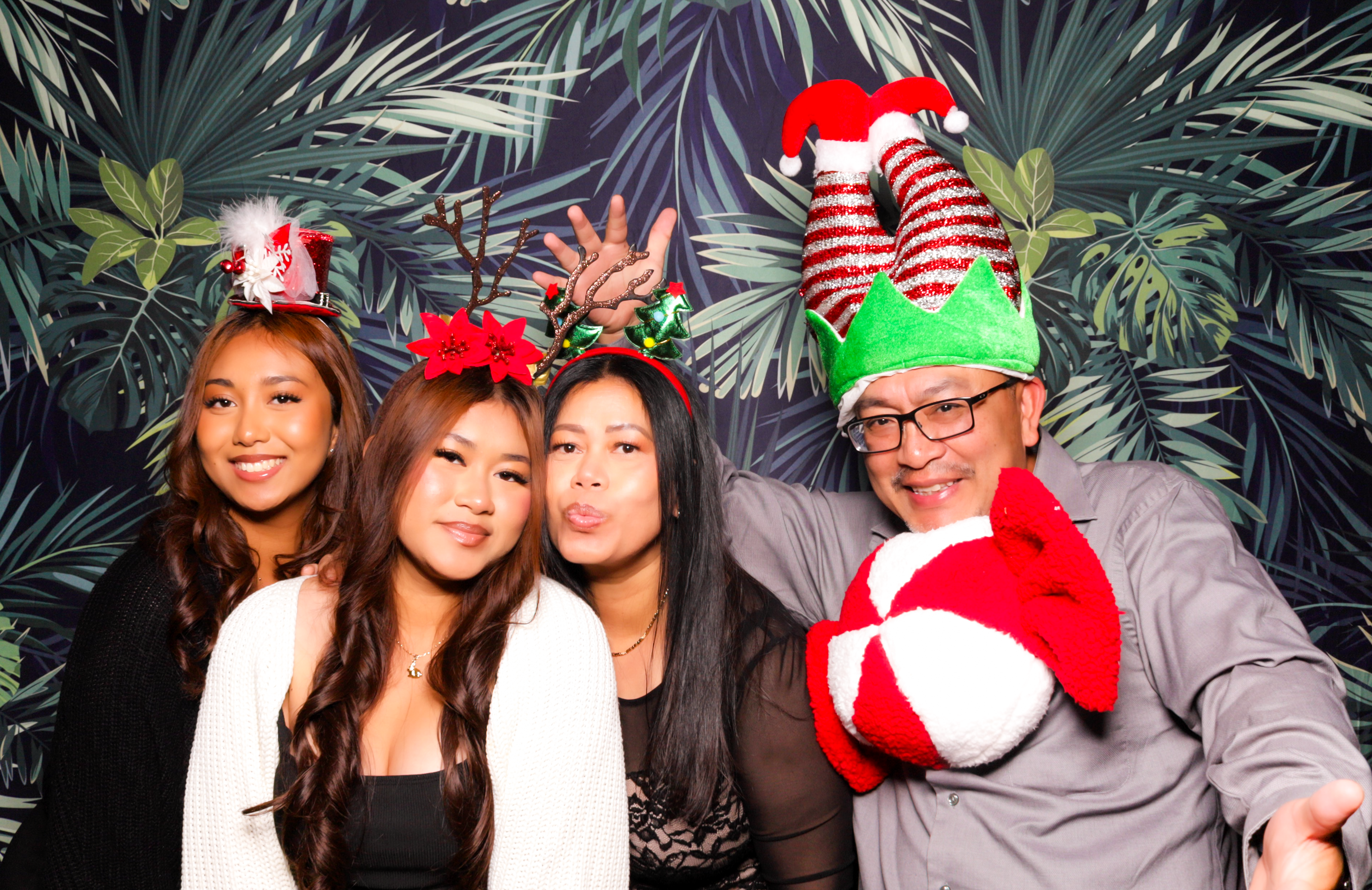 ID Tech Holiday Party | View more photos from the event at v1.boothgallery.com/u/PhabPhotobooth/ID-Tech-Holiday-Party