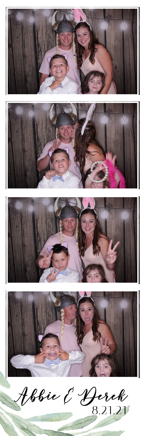 Abbie and Derek's Wedding | View more photos from the event at gallery.photoboothbillings.com/u/PhotoBoothBillings/Abbie-and-Dereks-Wedding