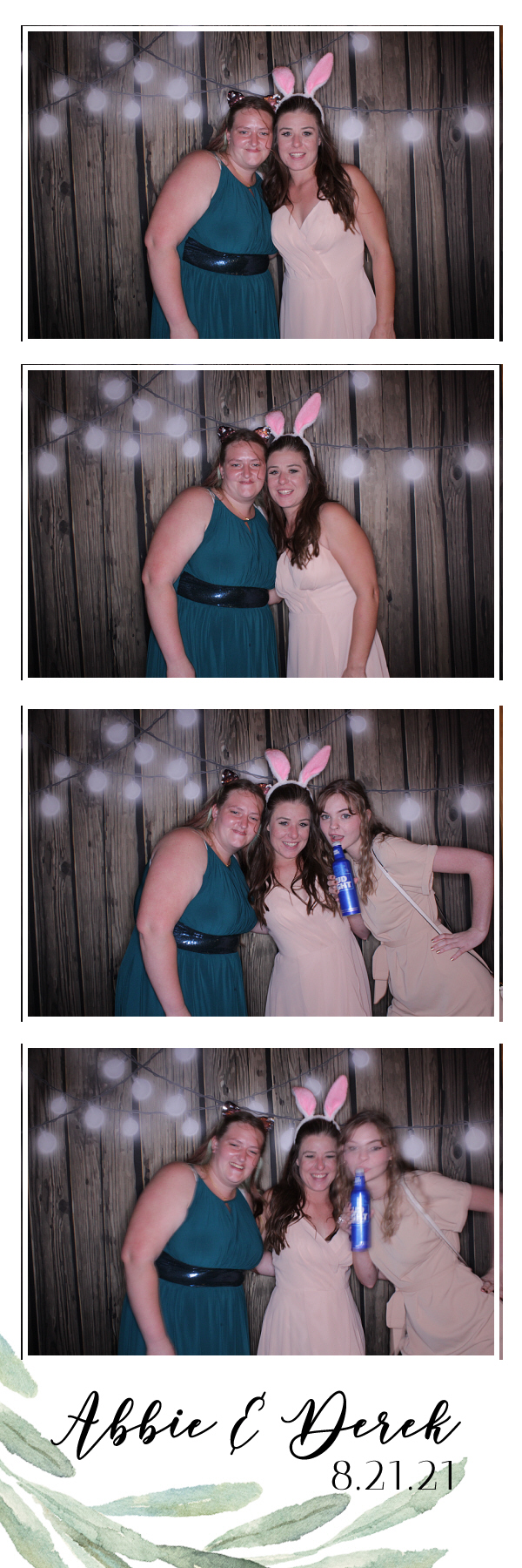 Abbie and Derek's Wedding | View more photos from the event at gallery.photoboothbillings.com/u/PhotoBoothBillings/Abbie-and-Dereks-Wedding