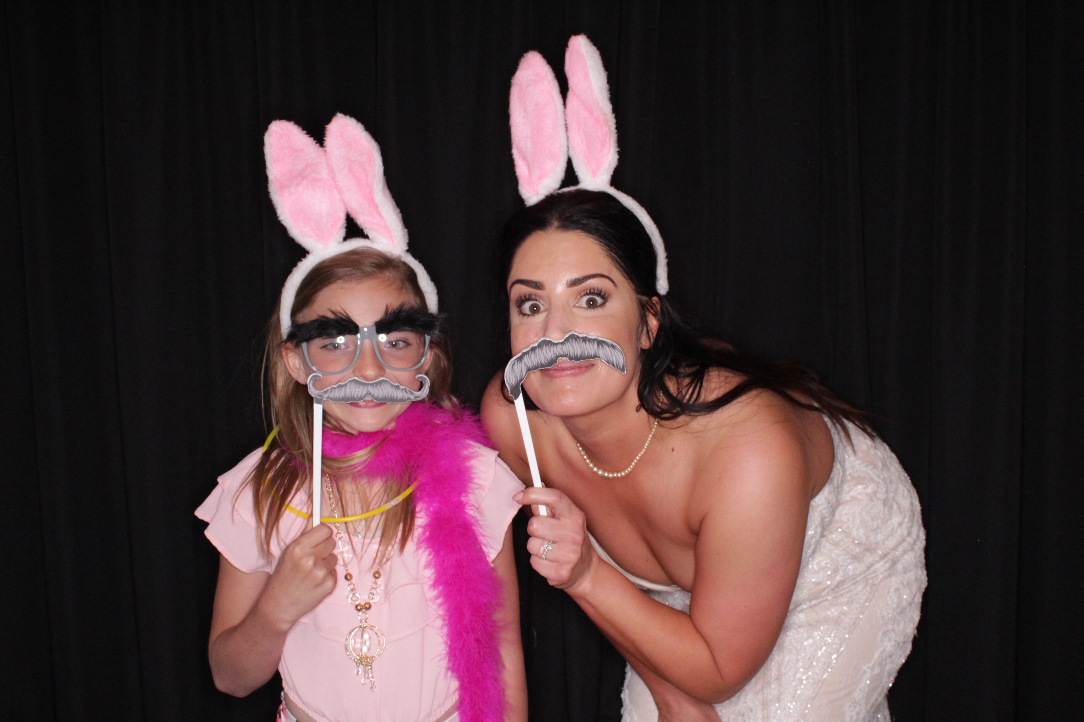Amber and Derek's Wedding | View more photos from the event at gallery.photoboothbillings.com/u/PhotoBoothBillings/Amber-and-Dereks-Wedding