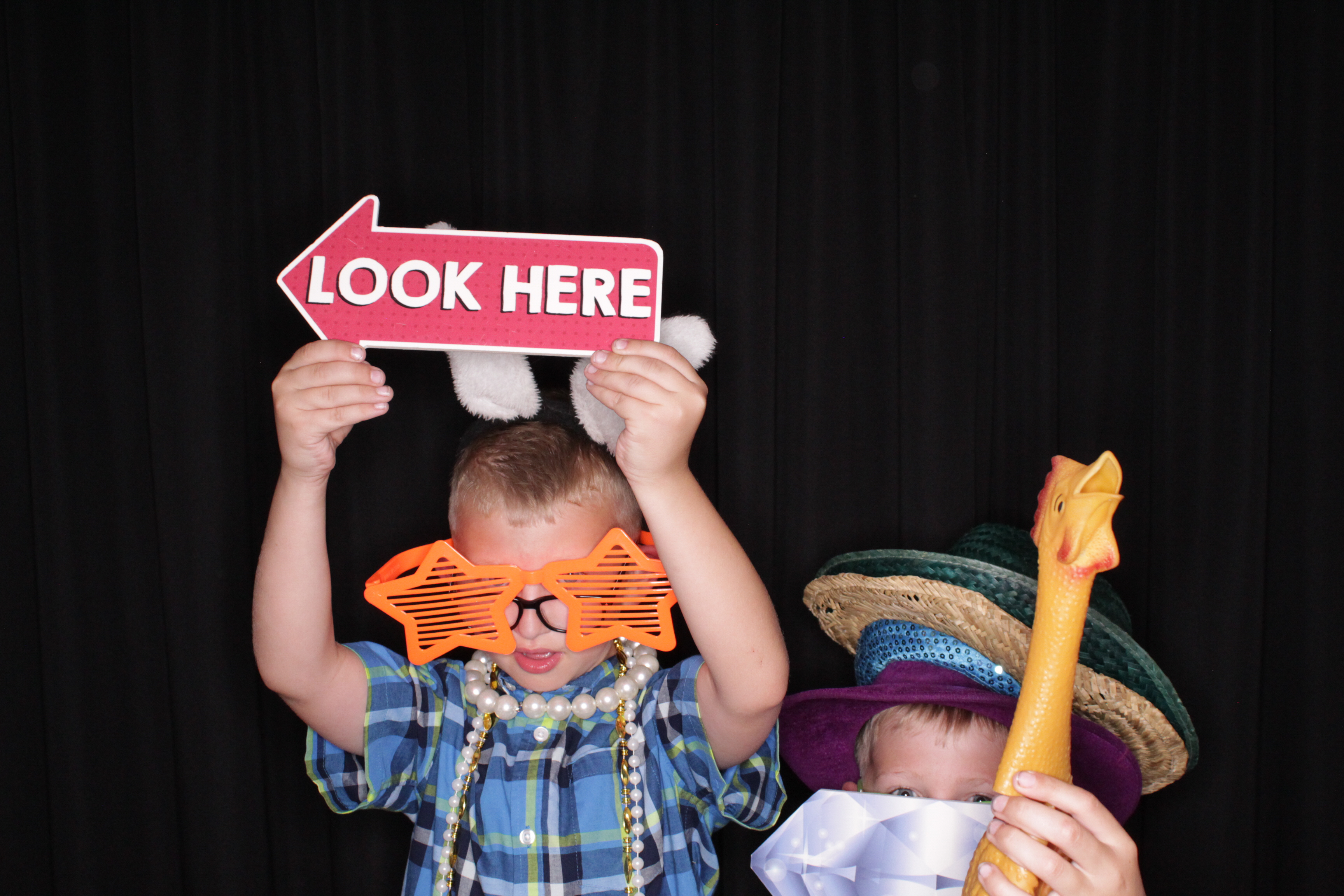 Amber and Derek's Wedding | View more photos from the event at gallery.photoboothbillings.com/u/PhotoBoothBillings/Amber-and-Dereks-Wedding