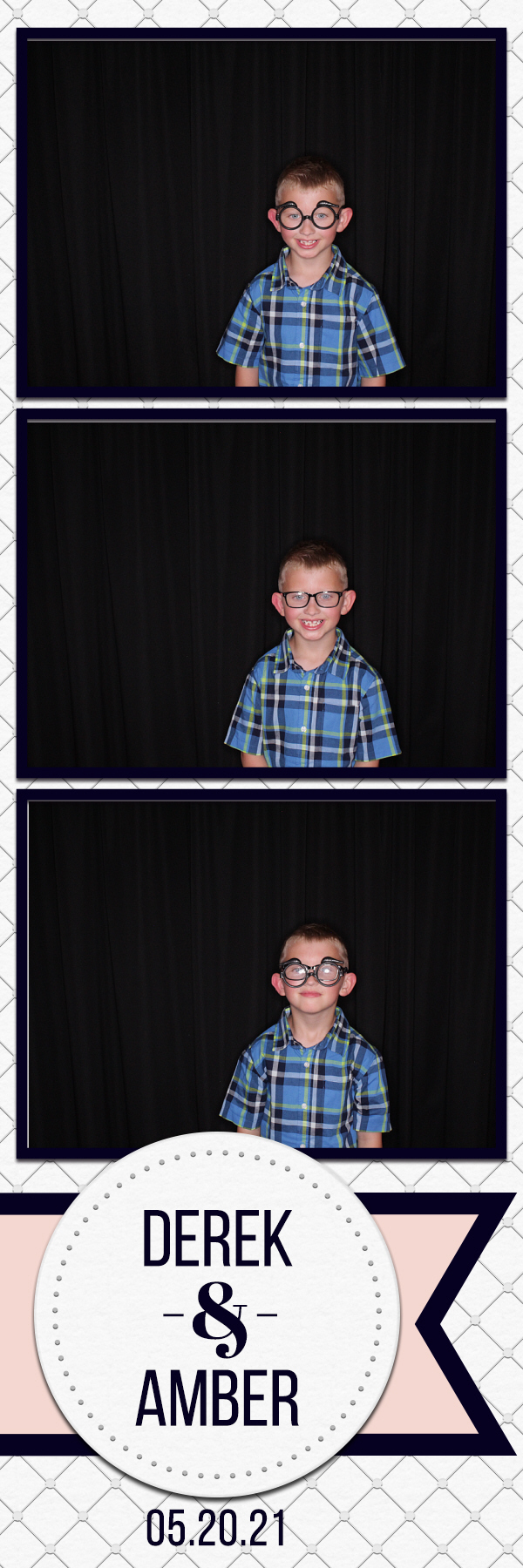 Amber and Derek's Wedding | View more photos from the event at gallery.photoboothbillings.com/u/PhotoBoothBillings/Amber-and-Dereks-Wedding