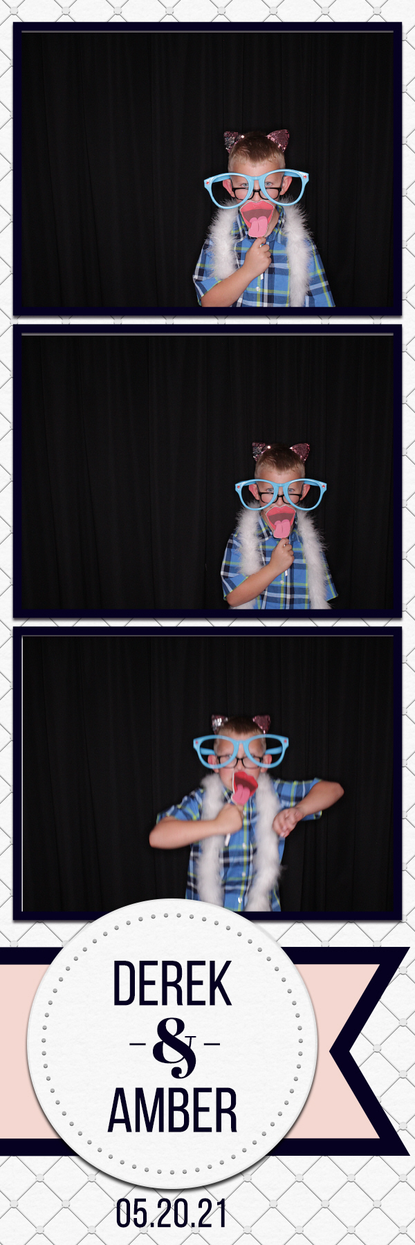 Amber and Derek's Wedding | View more photos from the event at gallery.photoboothbillings.com/u/PhotoBoothBillings/Amber-and-Dereks-Wedding