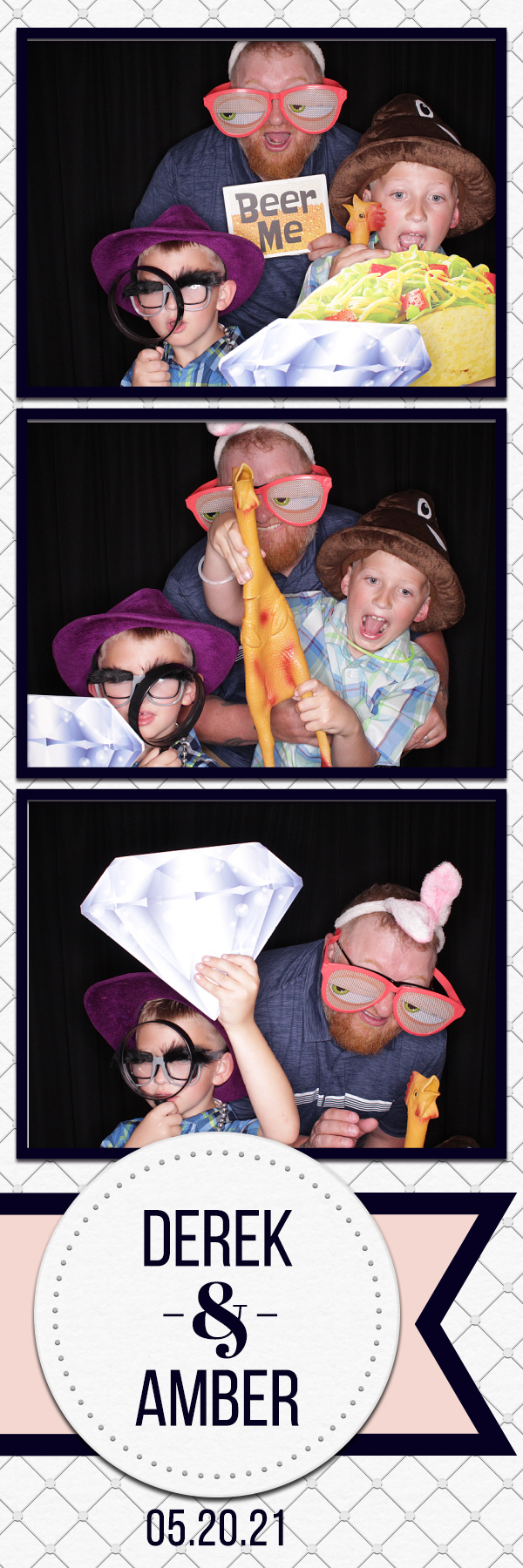 Amber and Derek's Wedding | View more photos from the event at gallery.photoboothbillings.com/u/PhotoBoothBillings/Amber-and-Dereks-Wedding