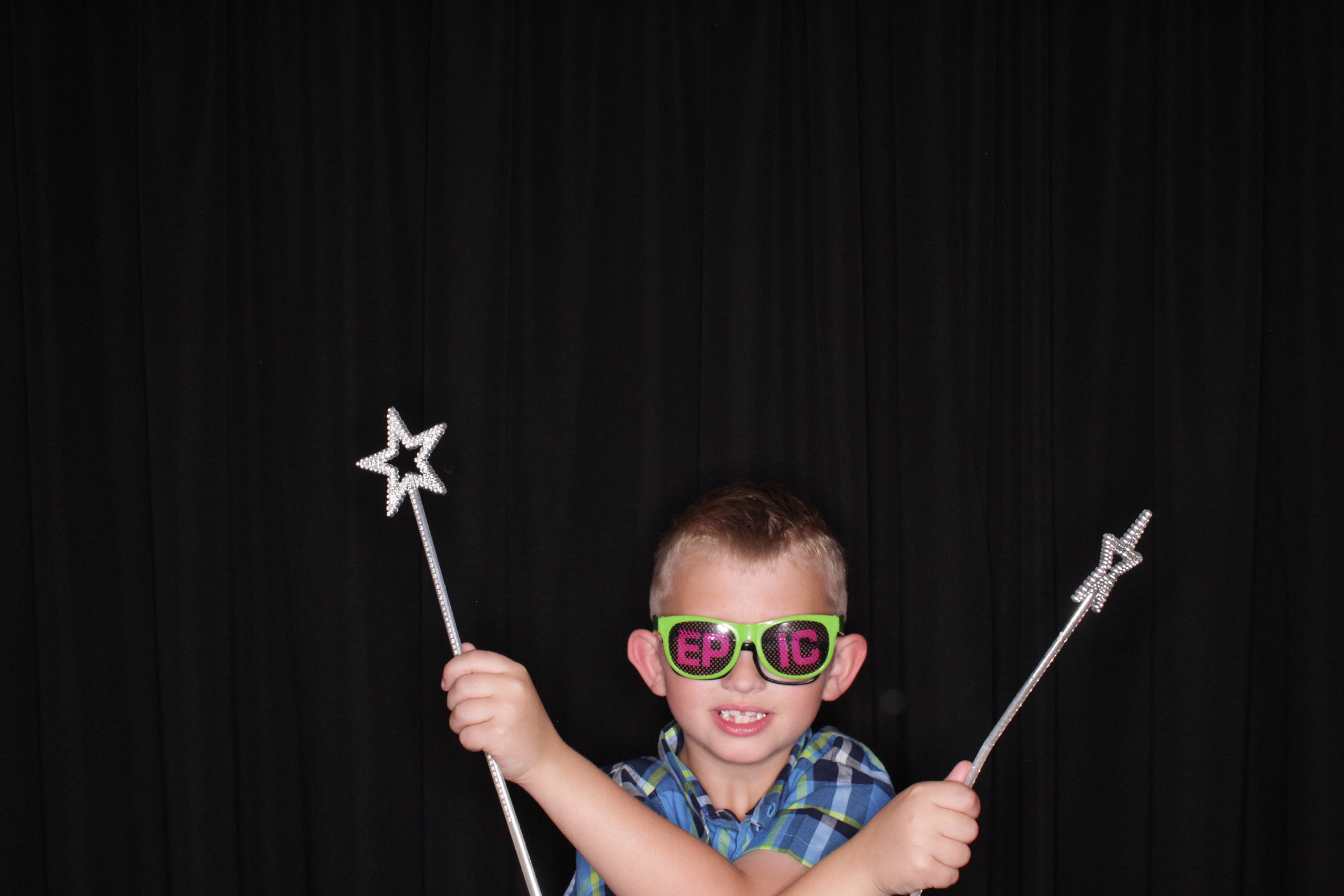 Amber and Derek's Wedding | View more photos from the event at gallery.photoboothbillings.com/u/PhotoBoothBillings/Amber-and-Dereks-Wedding