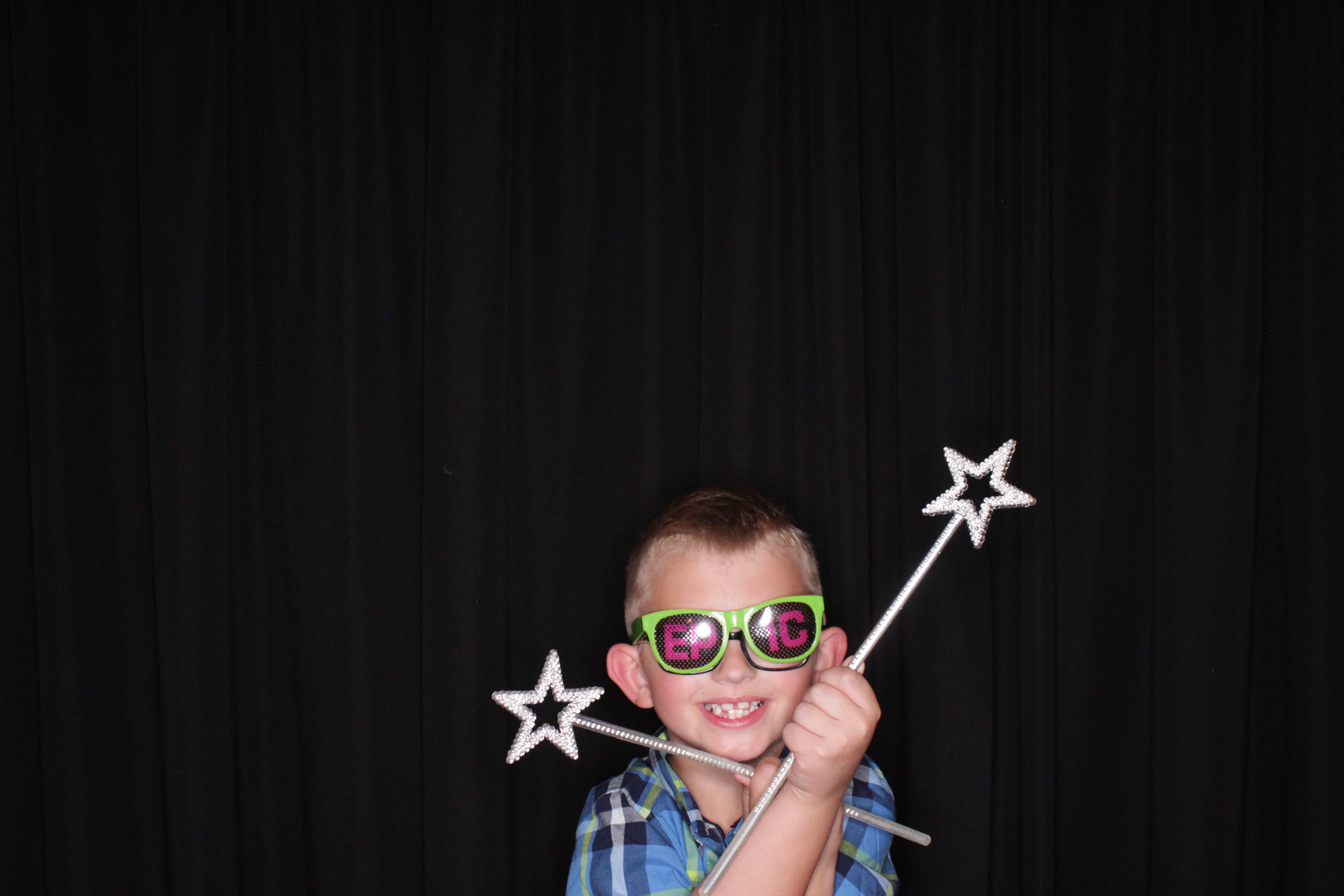 Amber and Derek's Wedding | View more photos from the event at gallery.photoboothbillings.com/u/PhotoBoothBillings/Amber-and-Dereks-Wedding