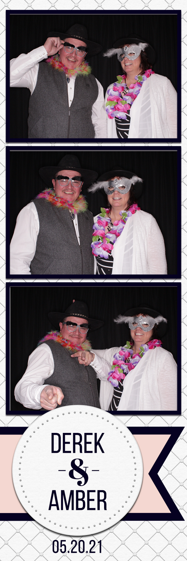 Amber and Derek's Wedding | View more photos from the event at gallery.photoboothbillings.com/u/PhotoBoothBillings/Amber-and-Dereks-Wedding