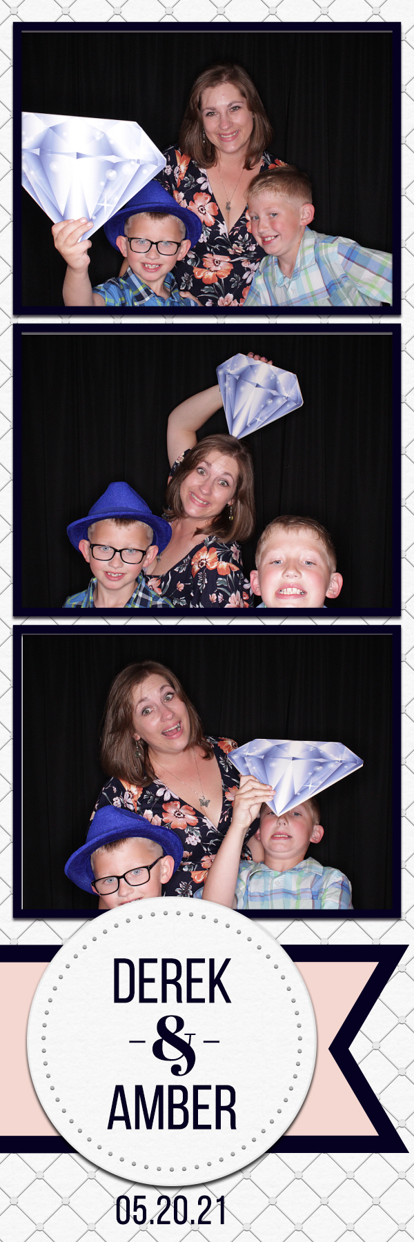 Amber and Derek's Wedding | View more photos from the event at gallery.photoboothbillings.com/u/PhotoBoothBillings/Amber-and-Dereks-Wedding