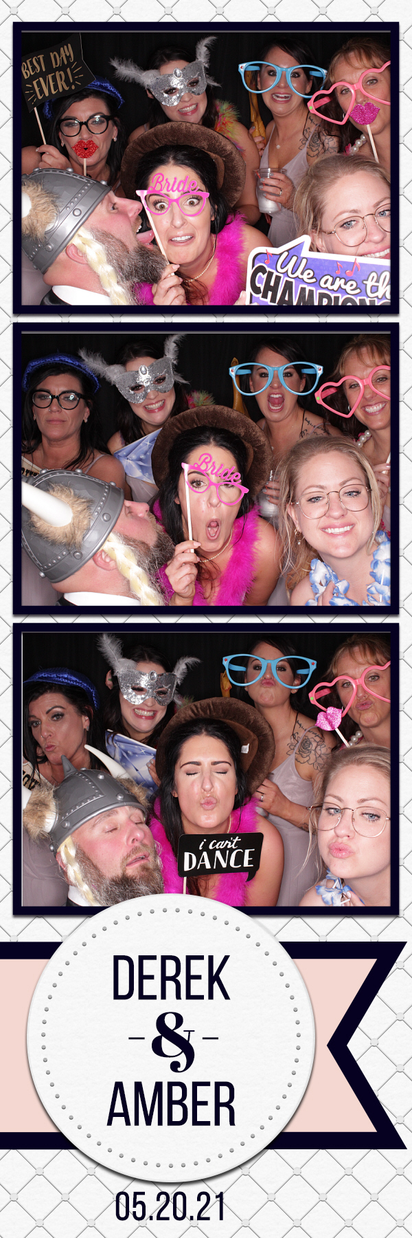 Amber and Derek's Wedding | View more photos from the event at gallery.photoboothbillings.com/u/PhotoBoothBillings/Amber-and-Dereks-Wedding