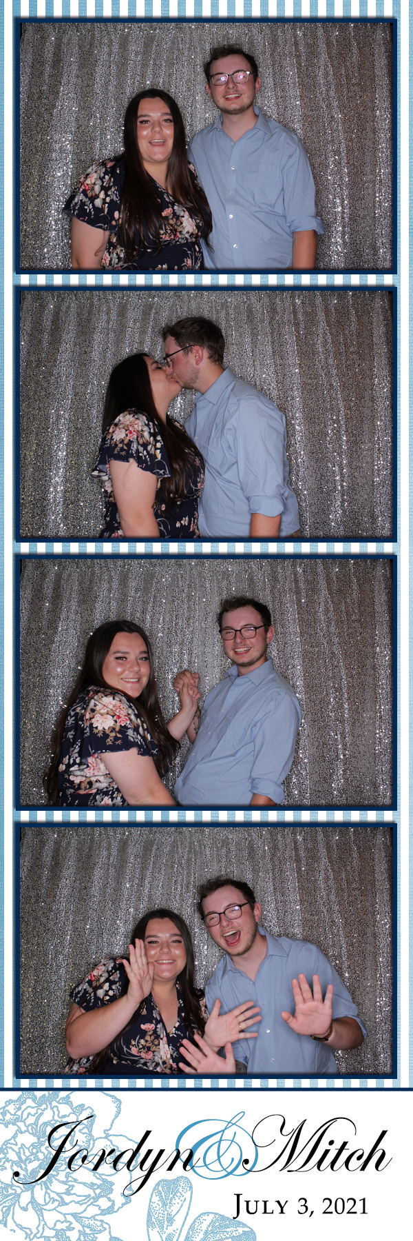 Jordyn and Mitch's Wedding | View more photos from the event at gallery.photoboothbillings.com/u/PhotoBoothBillings/Jordyn-and-Mitchs-Wedding