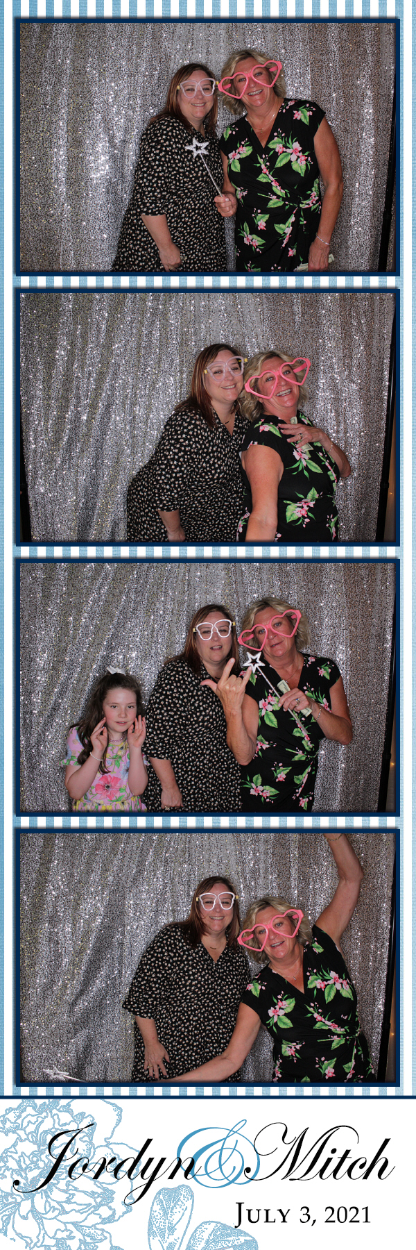 Jordyn and Mitch's Wedding | View more photos from the event at gallery.photoboothbillings.com/u/PhotoBoothBillings/Jordyn-and-Mitchs-Wedding