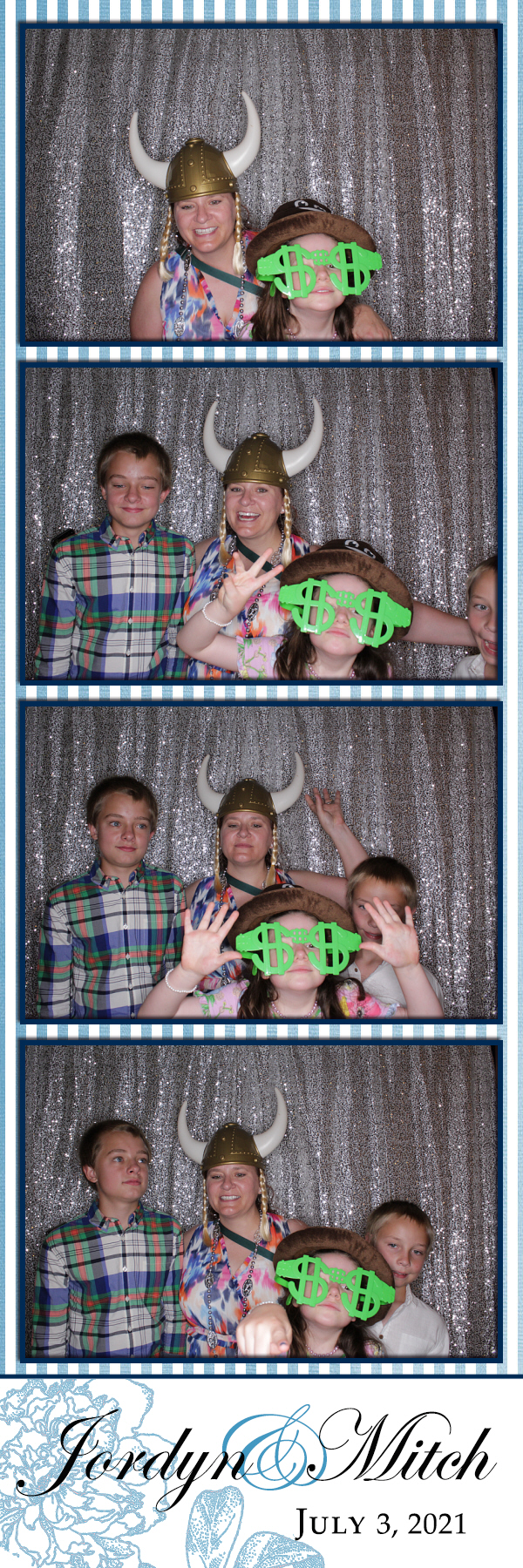 Jordyn and Mitch's Wedding | View more photos from the event at gallery.photoboothbillings.com/u/PhotoBoothBillings/Jordyn-and-Mitchs-Wedding