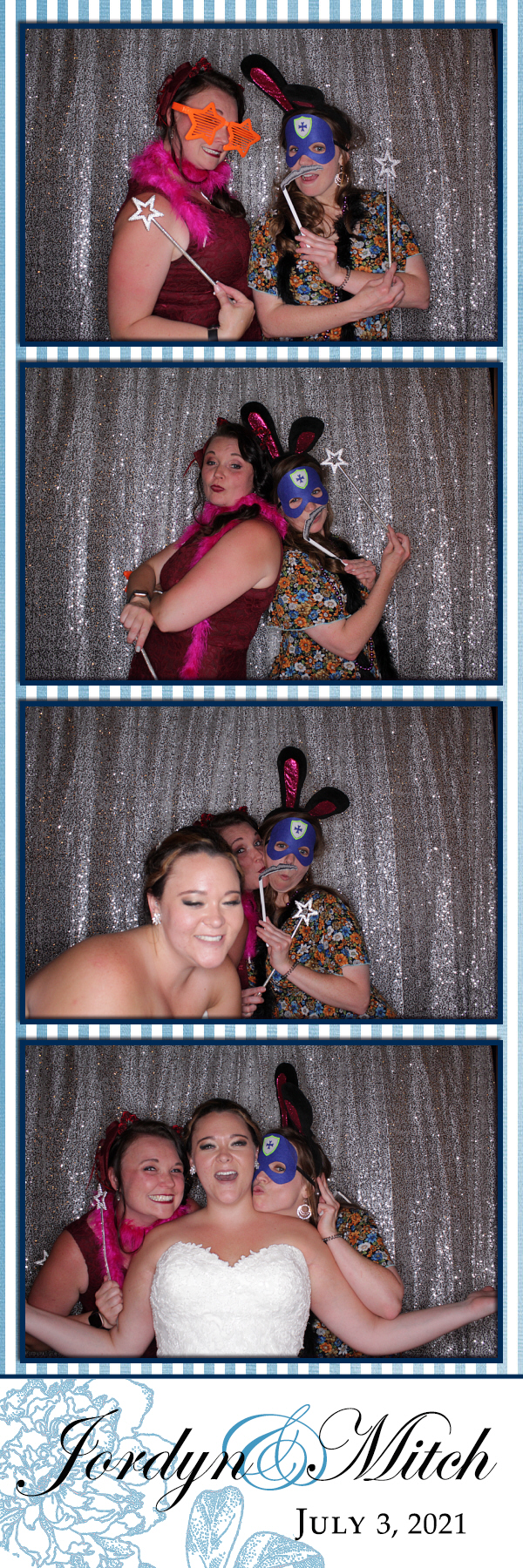 Jordyn and Mitch's Wedding | View more photos from the event at gallery.photoboothbillings.com/u/PhotoBoothBillings/Jordyn-and-Mitchs-Wedding