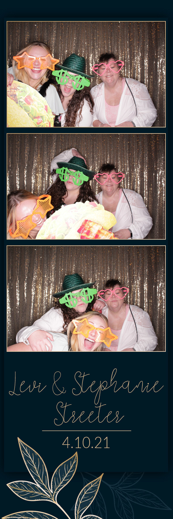 Stephanie and Levi's Wedding | View more photos from the event at gallery.photoboothbillings.com/u/PhotoBoothBillings/Stephanie-and-Levis-Wedding