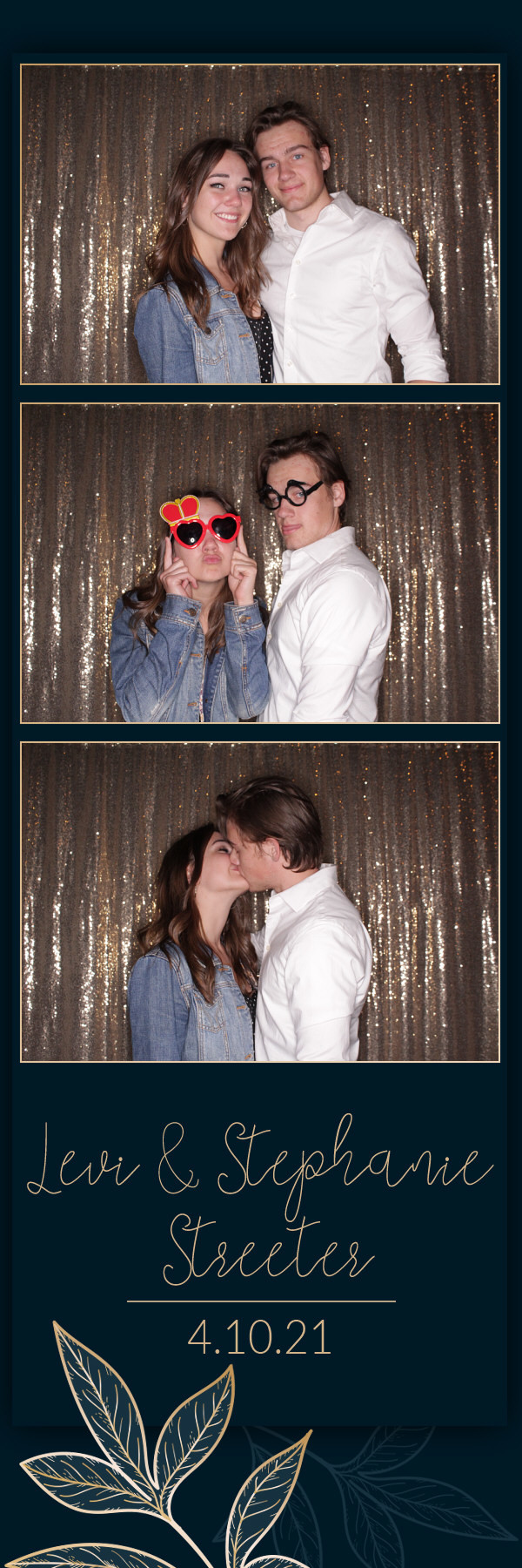 Stephanie and Levi's Wedding | View more photos from the event at gallery.photoboothbillings.com/u/PhotoBoothBillings/Stephanie-and-Levis-Wedding