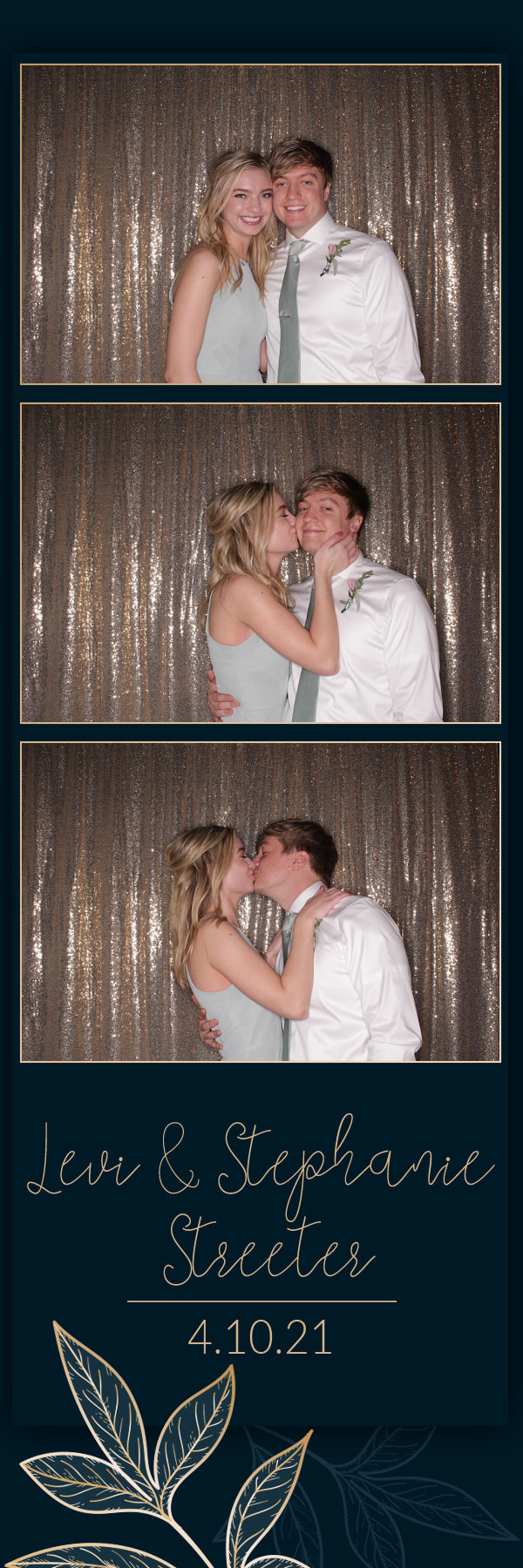 Stephanie and Levi's Wedding | View more photos from the event at gallery.photoboothbillings.com/u/PhotoBoothBillings/Stephanie-and-Levis-Wedding