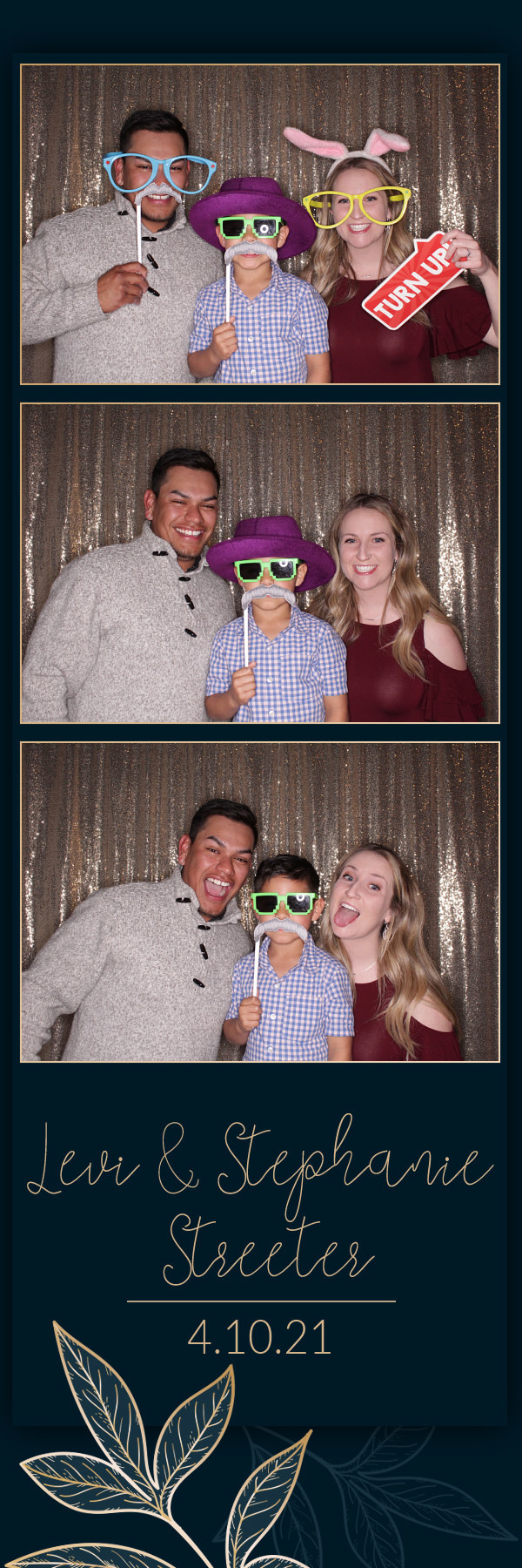Stephanie and Levi's Wedding | View more photos from the event at gallery.photoboothbillings.com/u/PhotoBoothBillings/Stephanie-and-Levis-Wedding