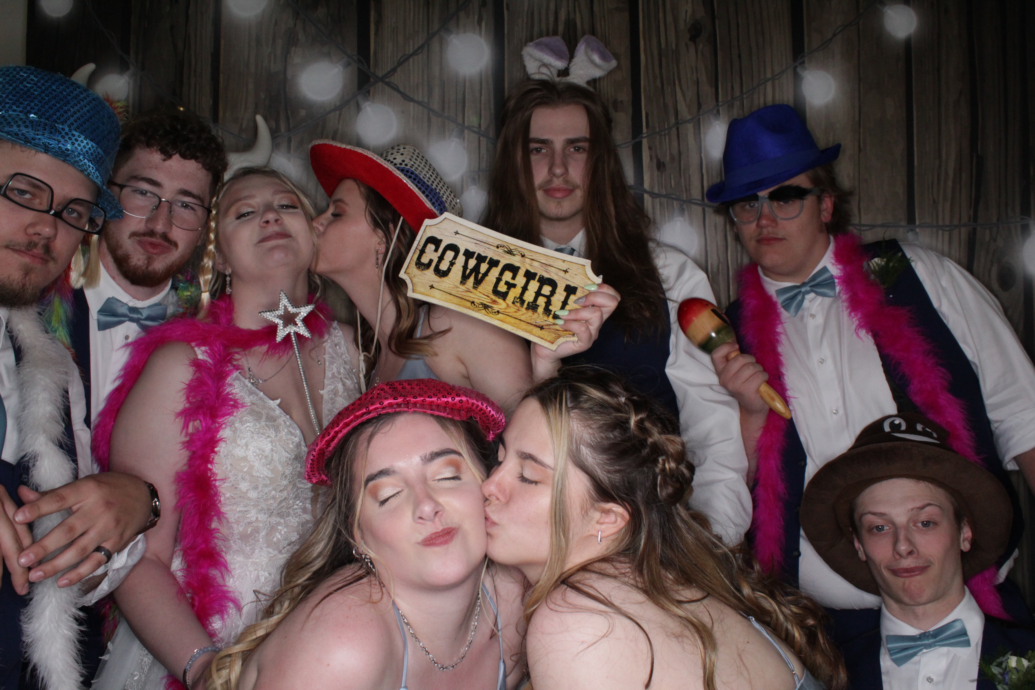 Ashlyn and Donald's Wedding | View more photos from the event at gallery.photoboothbillings.com/u/PhotoBoothBillings/Ashlyn-and-Donalds-Wedding