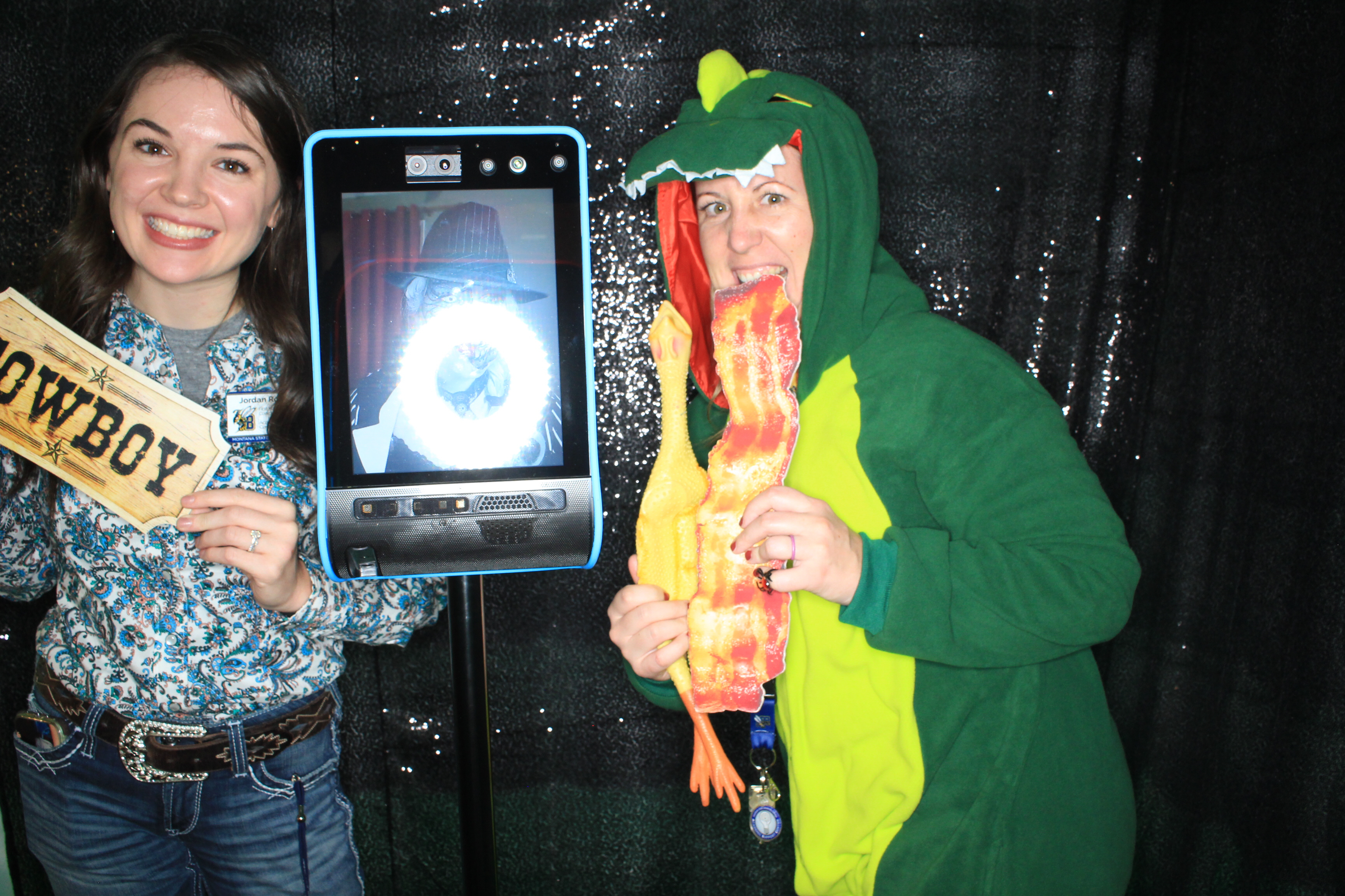 Cider and Spiders | View more photos from the event at gallery.photoboothbillings.com/u/PhotoBoothBillings/Cider-and-Spiders
