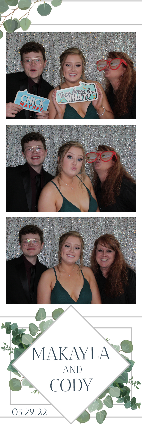 Cody and Makayla's Wedding | View more photos from the event at gallery.photoboothbillings.com/u/PhotoBoothBillings/Cody-and-Makaylas-Wedding