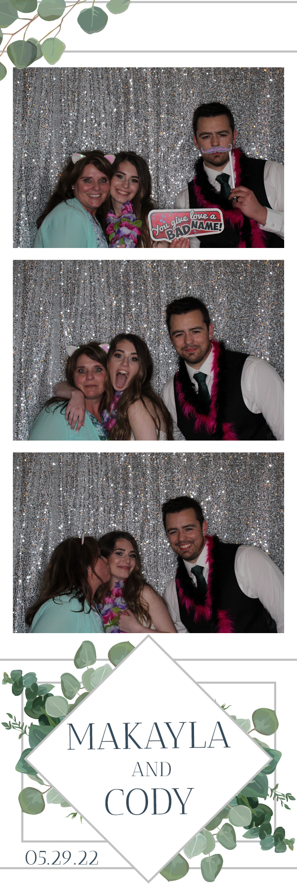 Cody and Makayla's Wedding | View more photos from the event at gallery.photoboothbillings.com/u/PhotoBoothBillings/Cody-and-Makaylas-Wedding