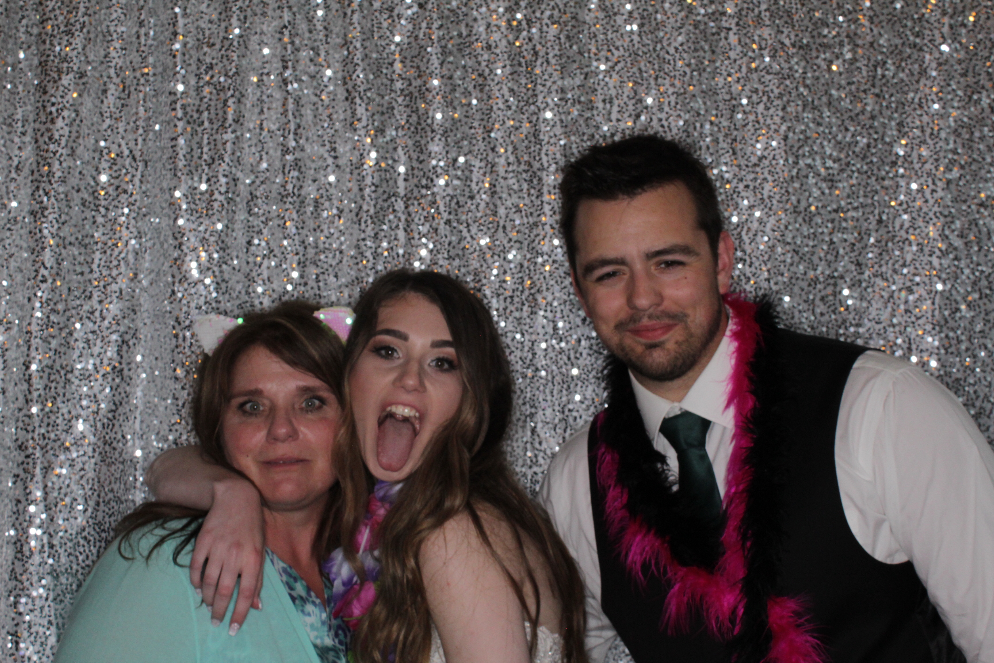 Cody and Makayla's Wedding | View more photos from the event at gallery.photoboothbillings.com/u/PhotoBoothBillings/Cody-and-Makaylas-Wedding