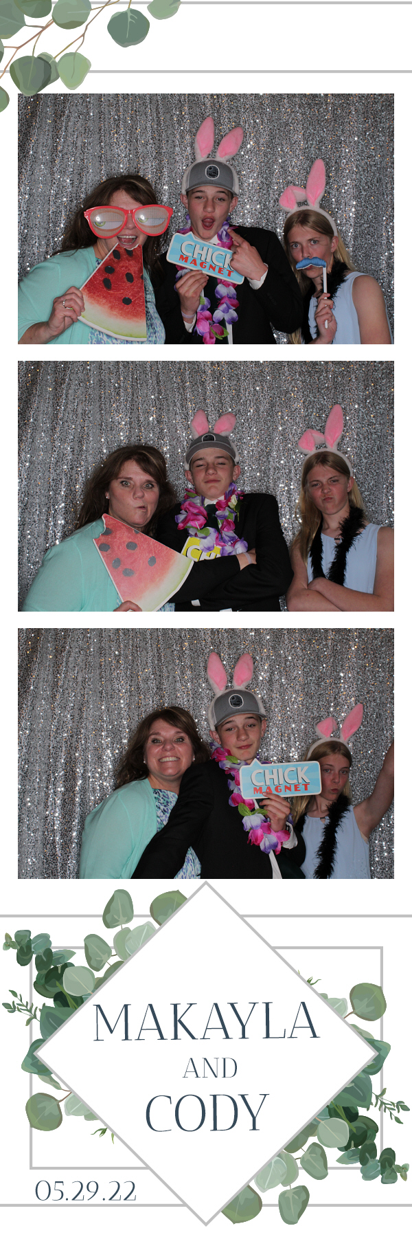 Cody and Makayla's Wedding | View more photos from the event at gallery.photoboothbillings.com/u/PhotoBoothBillings/Cody-and-Makaylas-Wedding