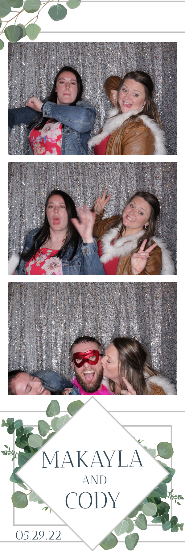 Cody and Makayla's Wedding | View more photos from the event at gallery.photoboothbillings.com/u/PhotoBoothBillings/Cody-and-Makaylas-Wedding