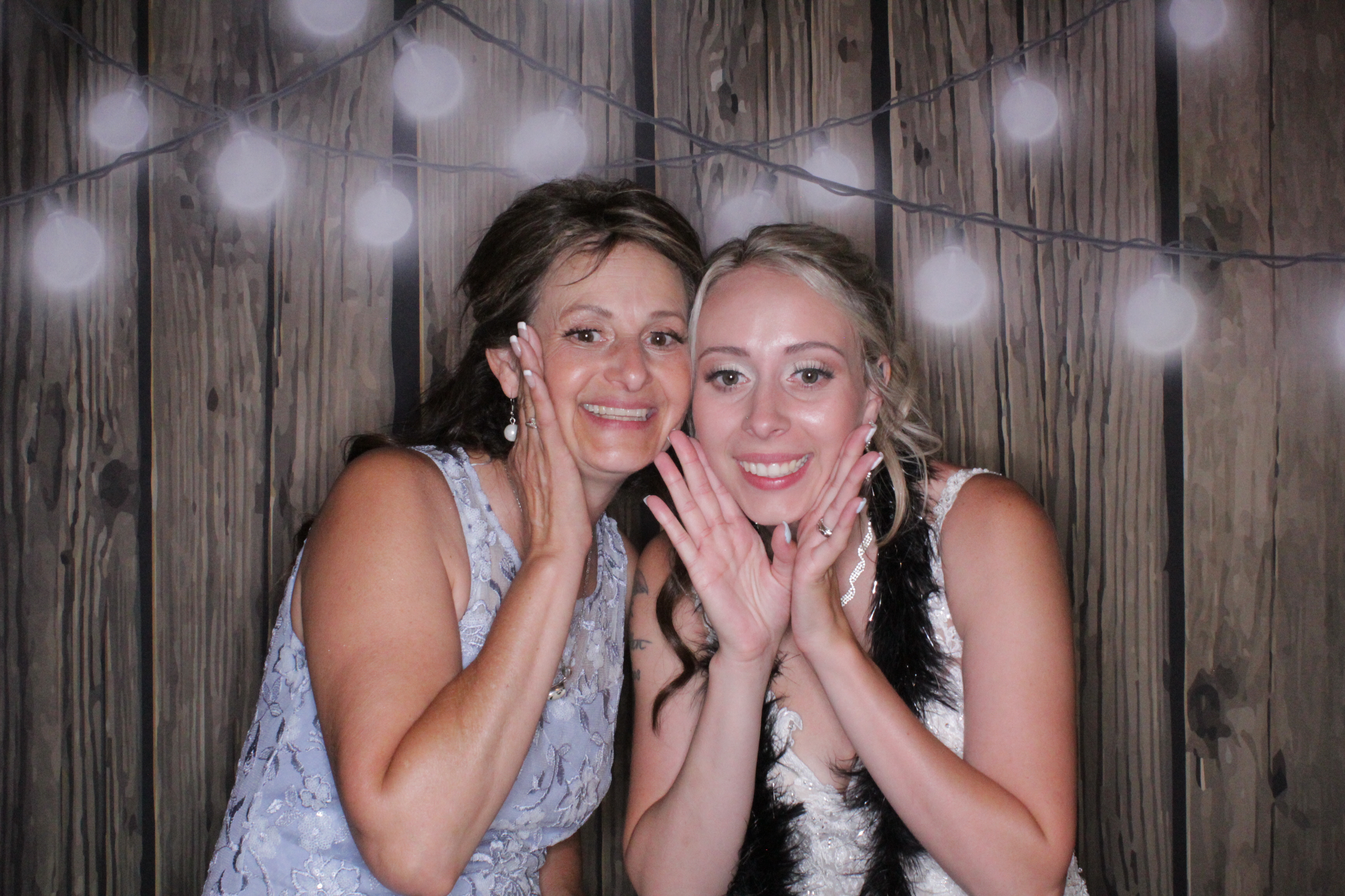 Corissa and Hunter's Wedding | View more photos from the event at gallery.photoboothbillings.com/u/PhotoBoothBillings/Corissa-and-Hunters-Wedding