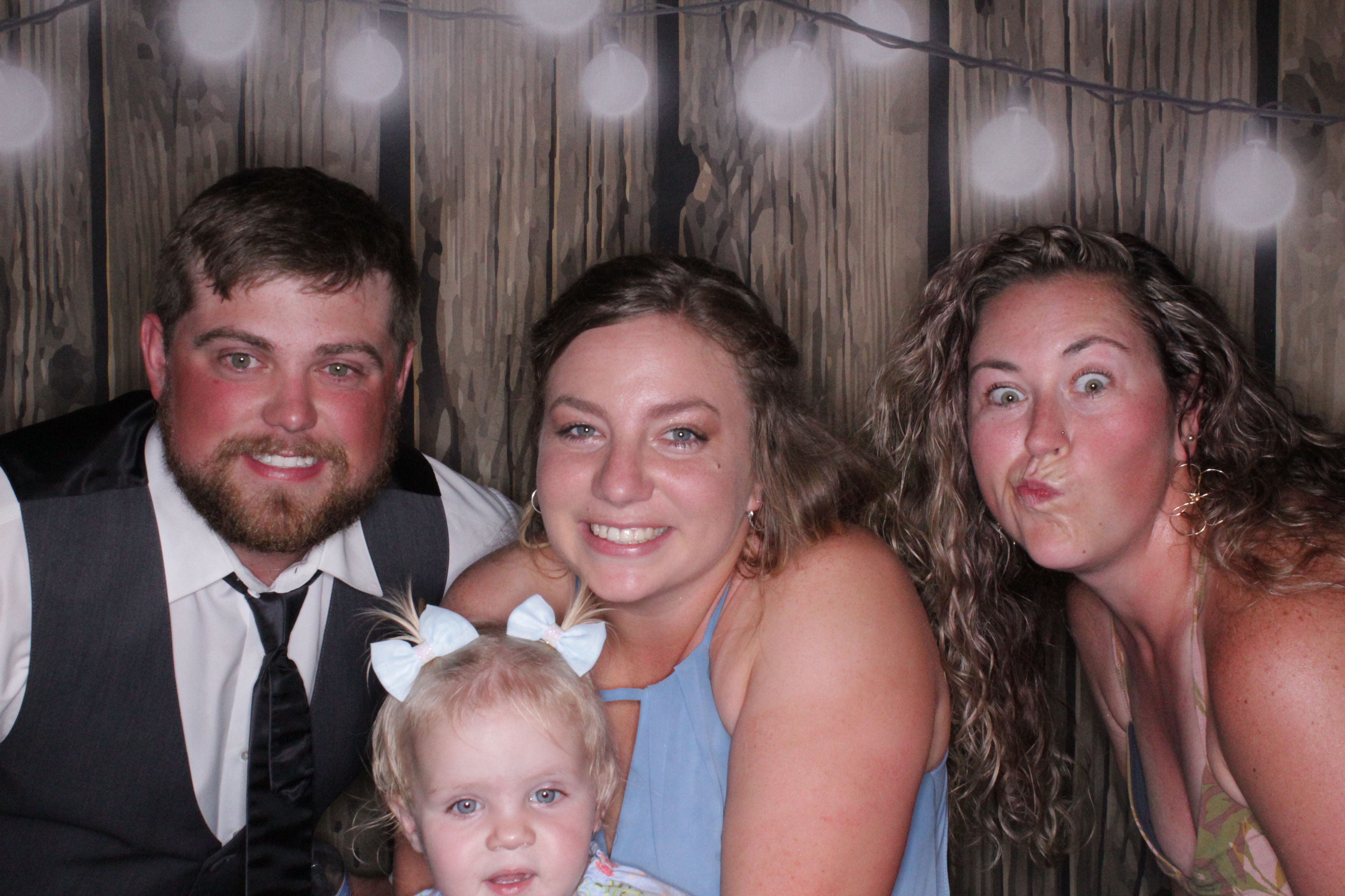 Corissa and Hunter's Wedding | View more photos from the event at gallery.photoboothbillings.com/u/PhotoBoothBillings/Corissa-and-Hunters-Wedding