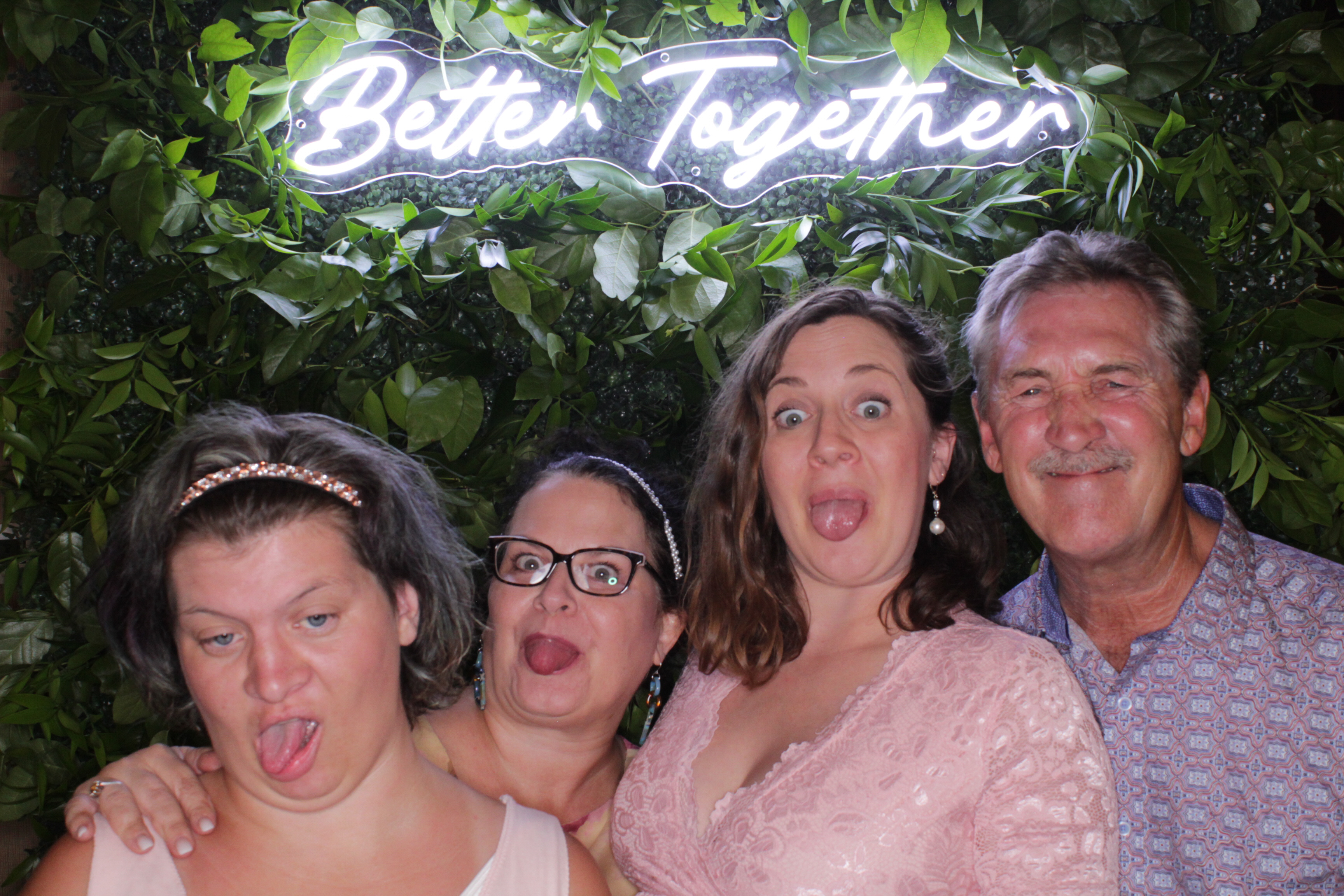 Jordan and John's Wedding | View more photos from the event at gallery.photoboothbillings.com/u/PhotoBoothBillings/Jordan-and-Johns-Wedding