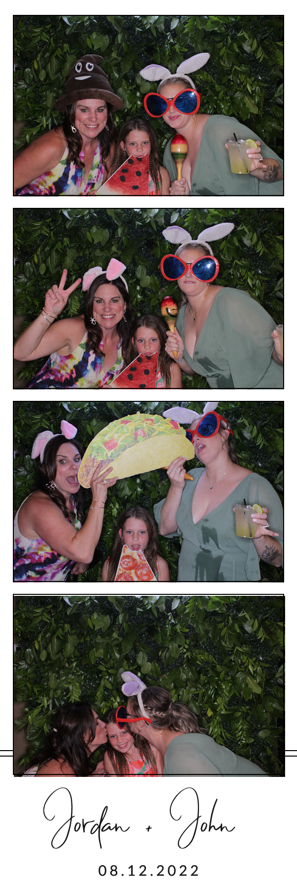 Jordan and John's Wedding | View more photos from the event at gallery.photoboothbillings.com/u/PhotoBoothBillings/Jordan-and-Johns-Wedding