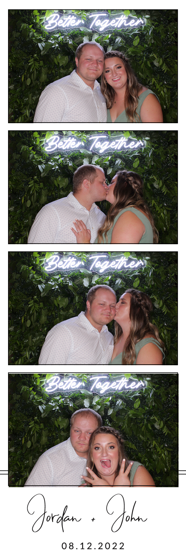 Jordan and John's Wedding | View more photos from the event at gallery.photoboothbillings.com/u/PhotoBoothBillings/Jordan-and-Johns-Wedding