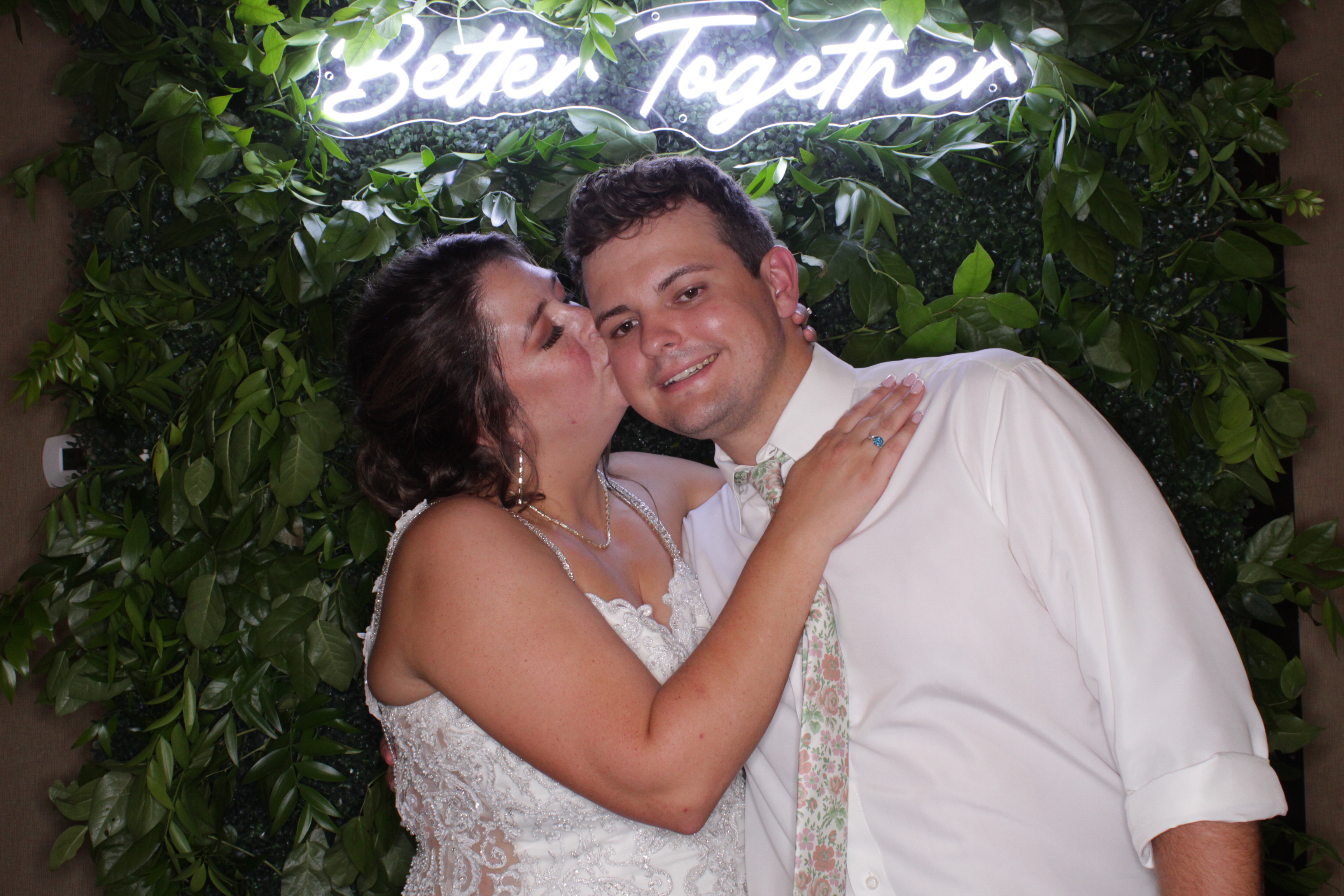 Jordan and John's Wedding | View more photos from the event at gallery.photoboothbillings.com/u/PhotoBoothBillings/Jordan-and-Johns-Wedding