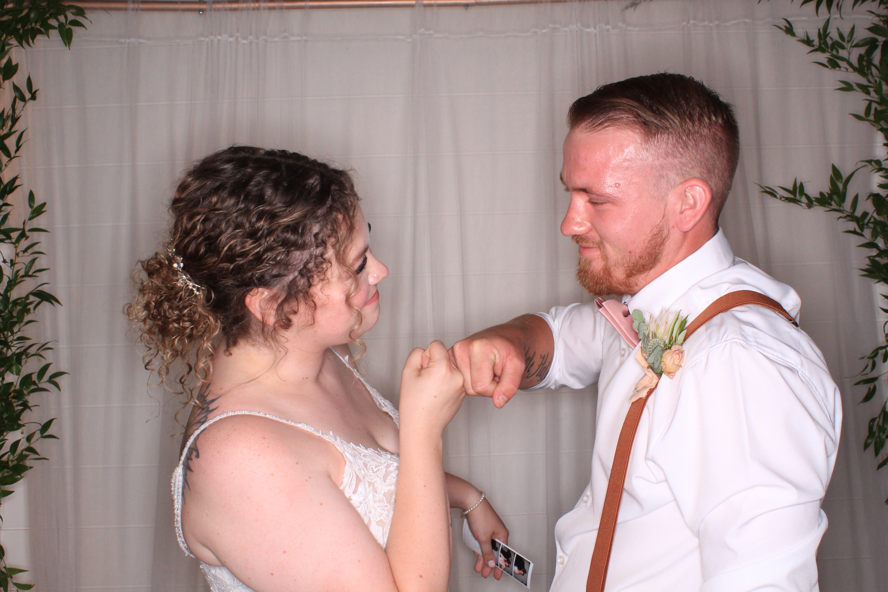 Lindsey and Morgan's Wedding | View more photos from the event at gallery.photoboothbillings.com/u/PhotoBoothBillings/Lindsey-and-Morgans-Wedding