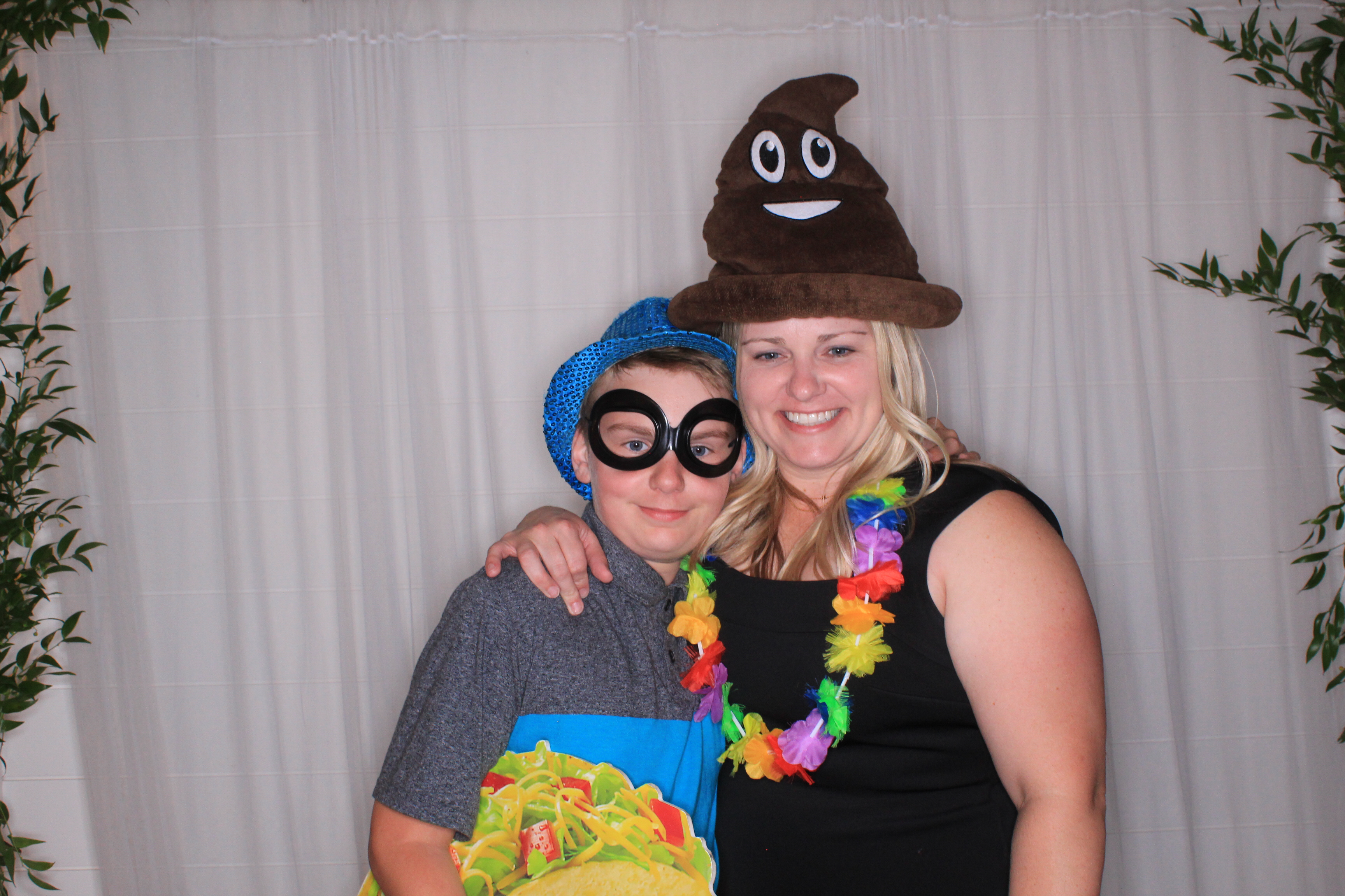 Lindsey and Morgan's Wedding | View more photos from the event at gallery.photoboothbillings.com/u/PhotoBoothBillings/Lindsey-and-Morgans-Wedding