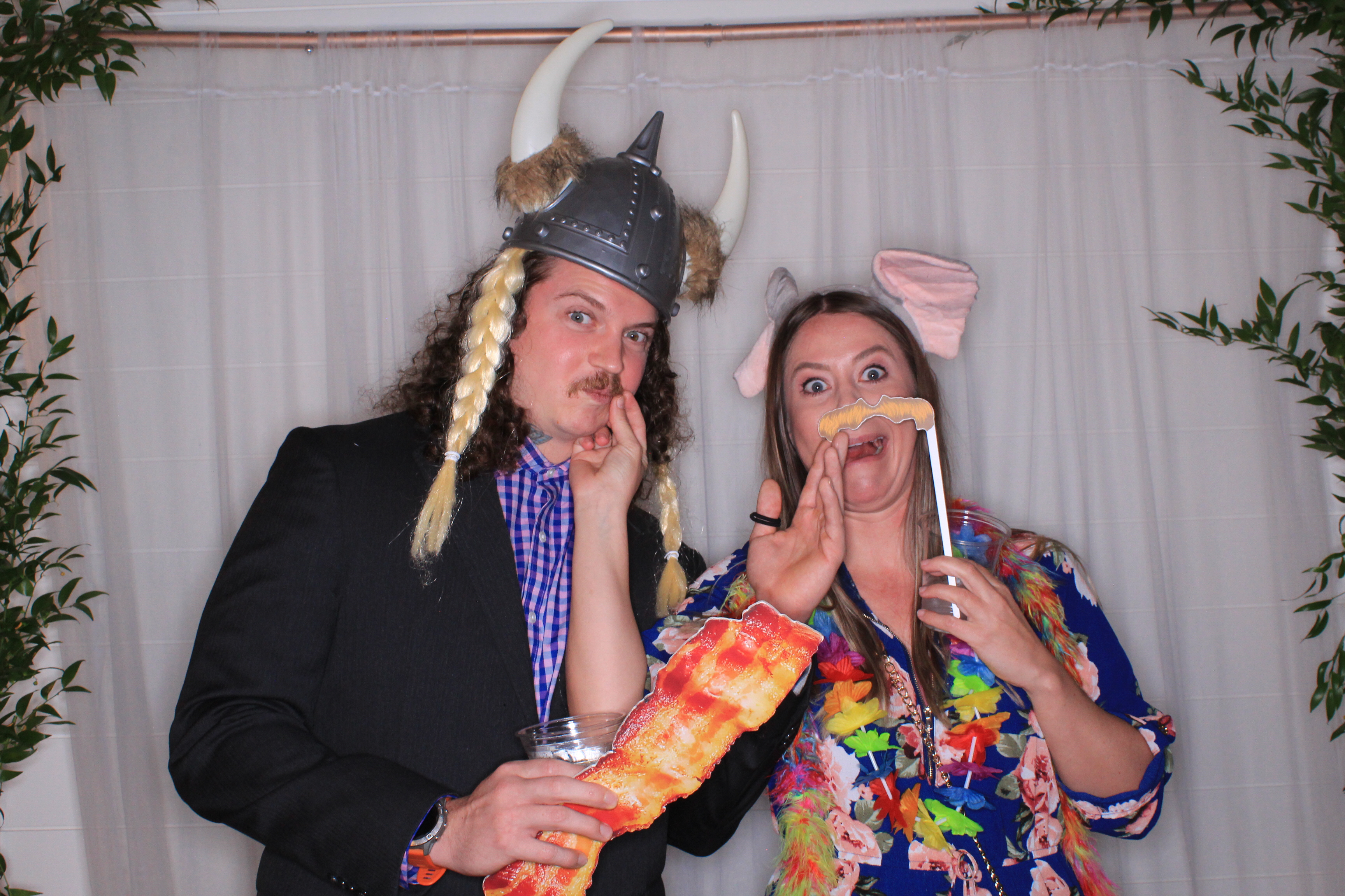 Lindsey and Morgan's Wedding | View more photos from the event at gallery.photoboothbillings.com/u/PhotoBoothBillings/Lindsey-and-Morgans-Wedding