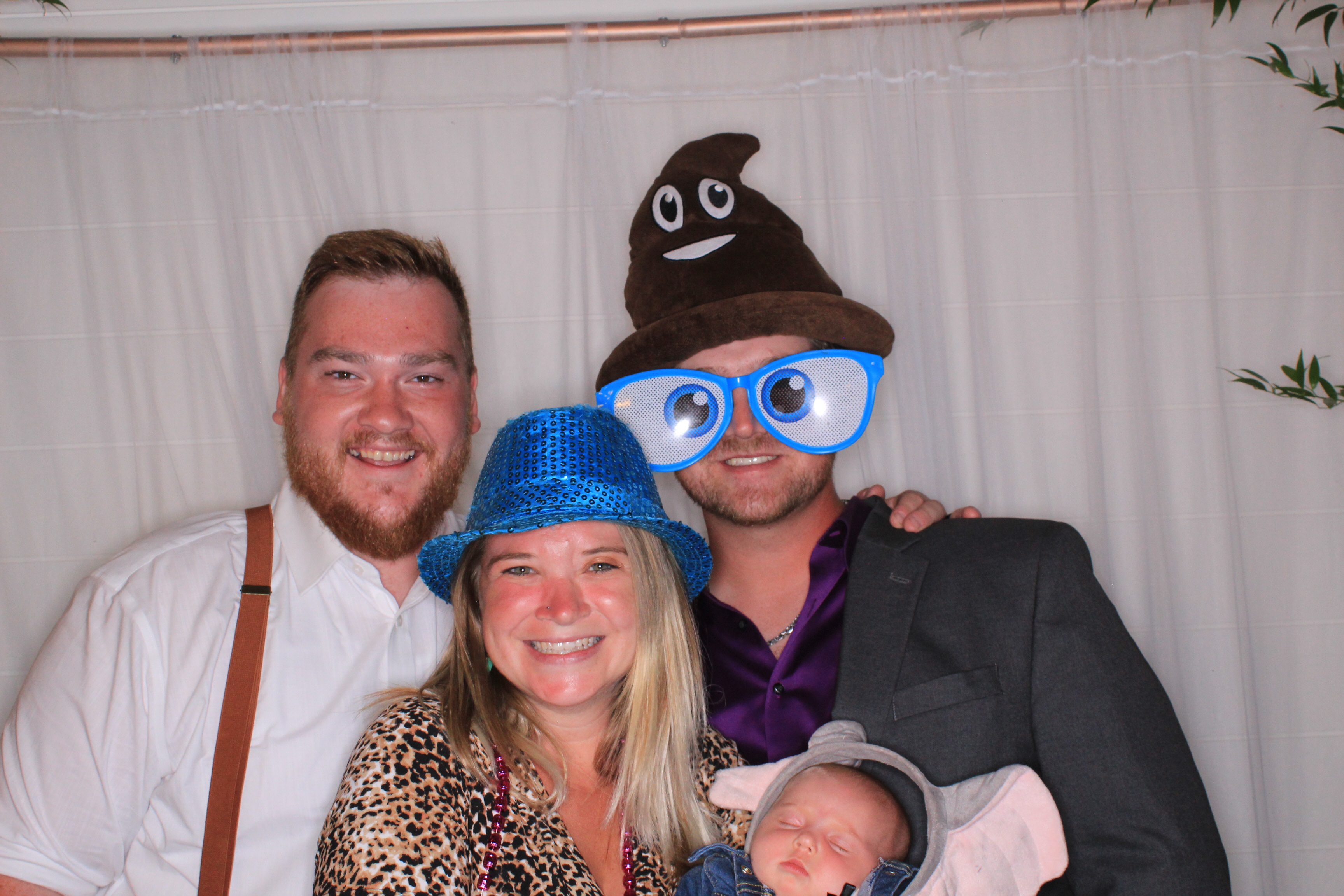 Lindsey and Morgan's Wedding | View more photos from the event at gallery.photoboothbillings.com/u/PhotoBoothBillings/Lindsey-and-Morgans-Wedding