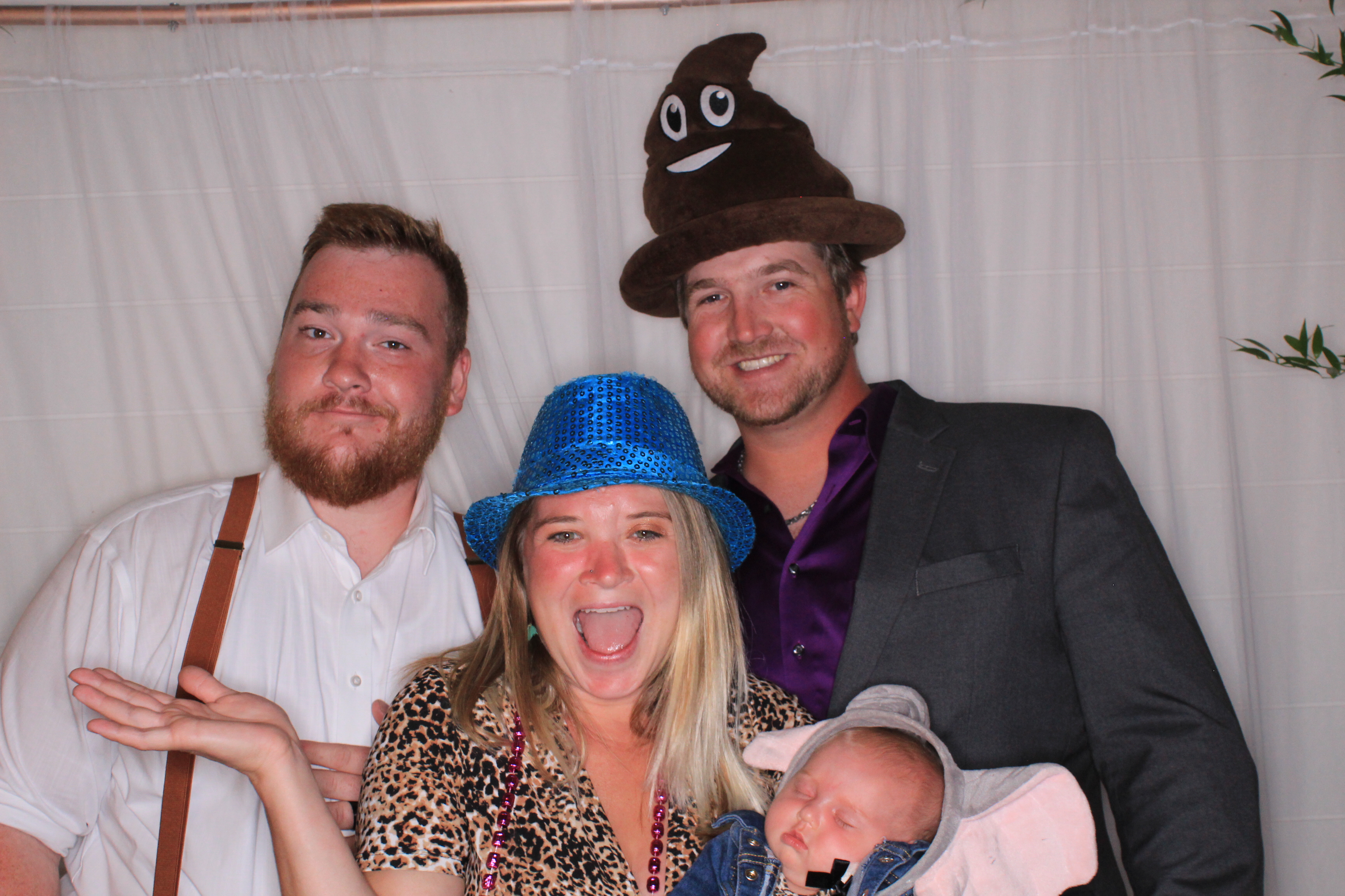 Lindsey and Morgan's Wedding | View more photos from the event at gallery.photoboothbillings.com/u/PhotoBoothBillings/Lindsey-and-Morgans-Wedding