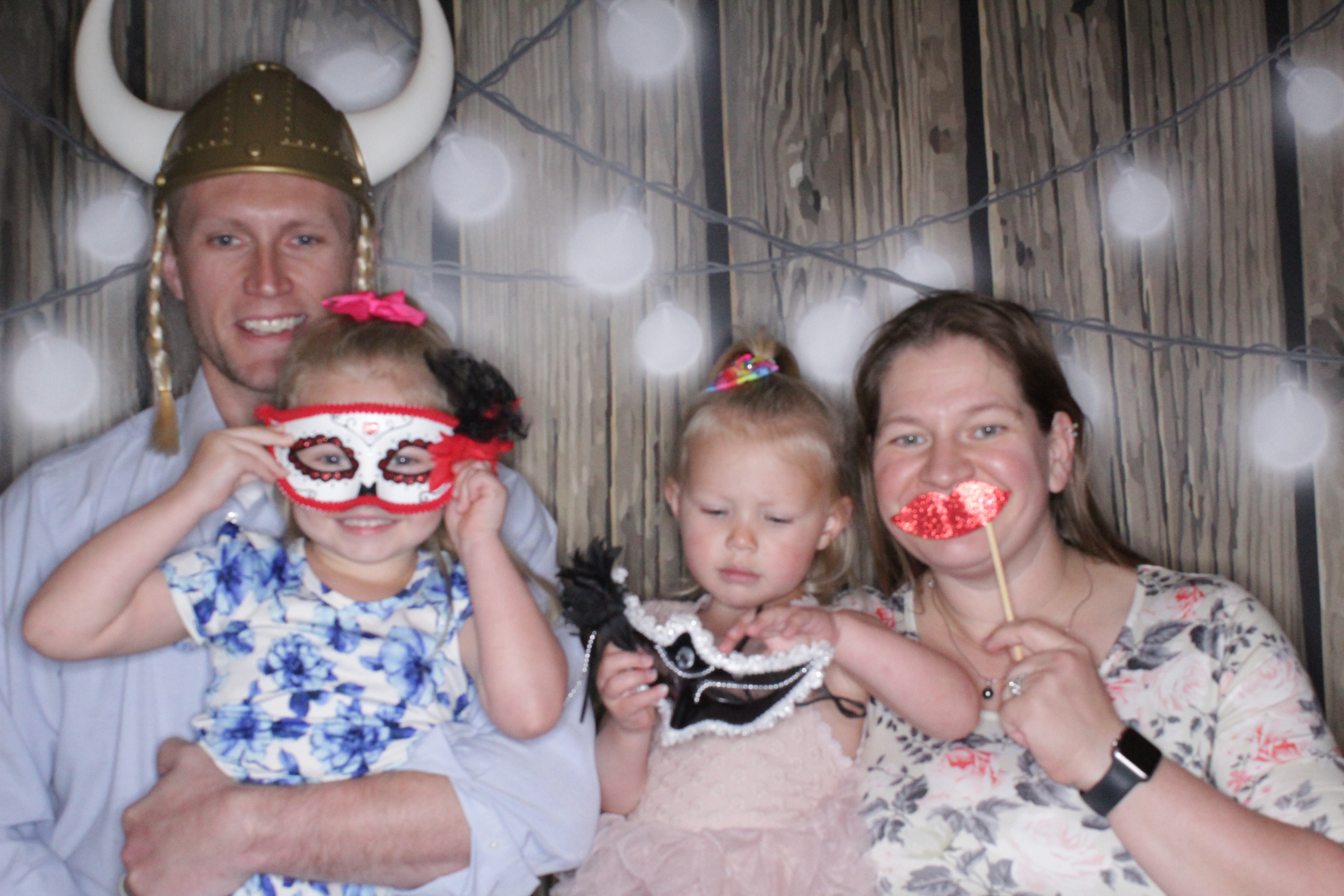 Shawna and Justin's Wedding | View more photos from the event at gallery.photoboothbillings.com/u/PhotoBoothBillings/Shawna-and-Justins-Wedding