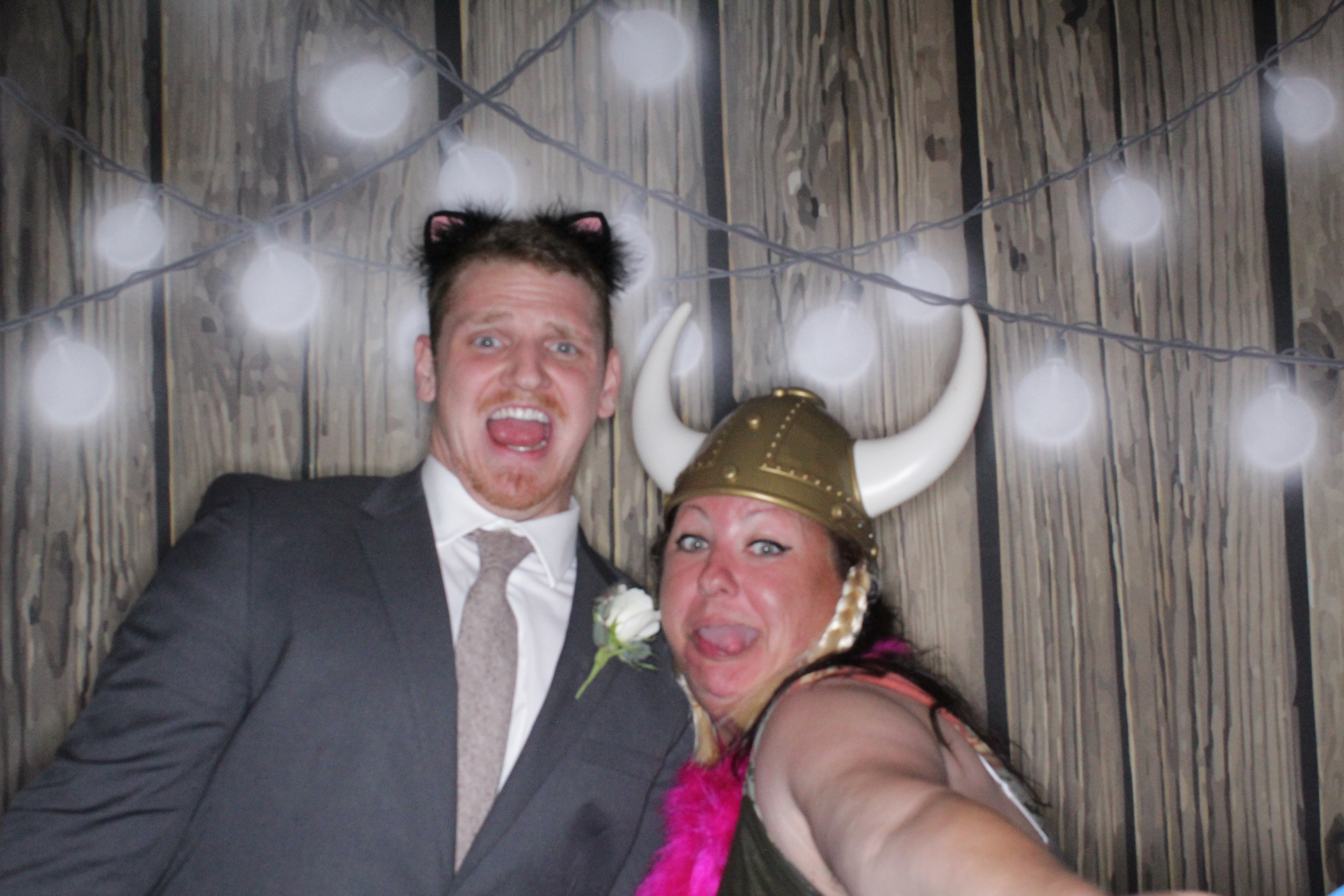 Shawna and Justin's Wedding | View more photos from the event at gallery.photoboothbillings.com/u/PhotoBoothBillings/Shawna-and-Justins-Wedding