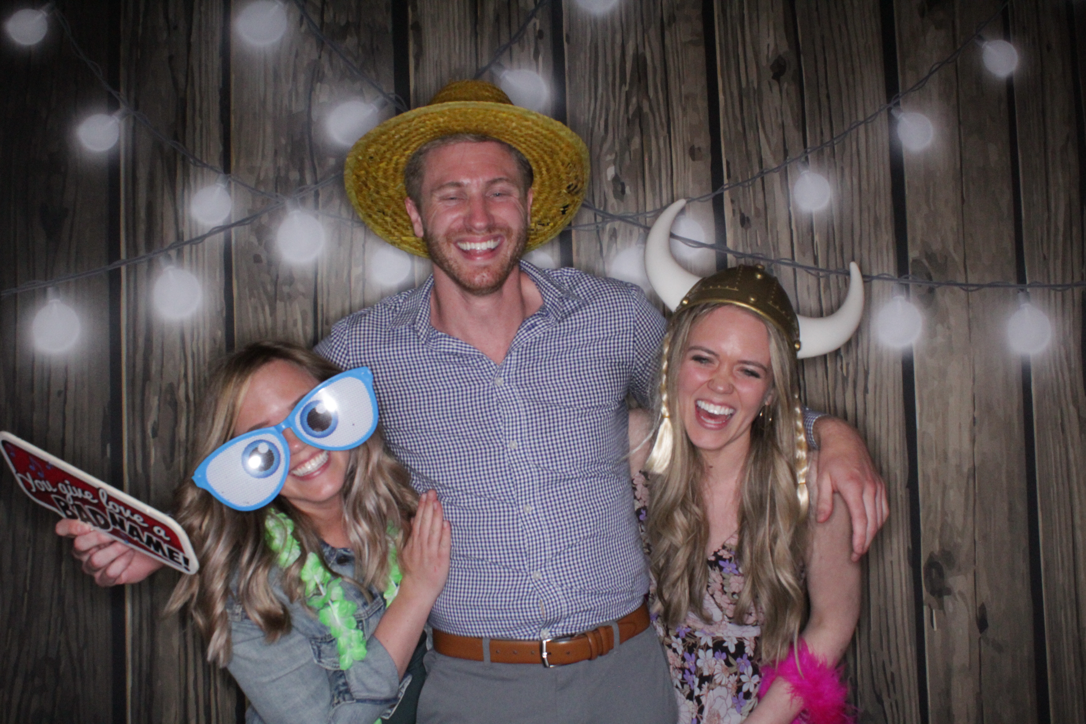 Shawna and Justin's Wedding | View more photos from the event at gallery.photoboothbillings.com/u/PhotoBoothBillings/Shawna-and-Justins-Wedding