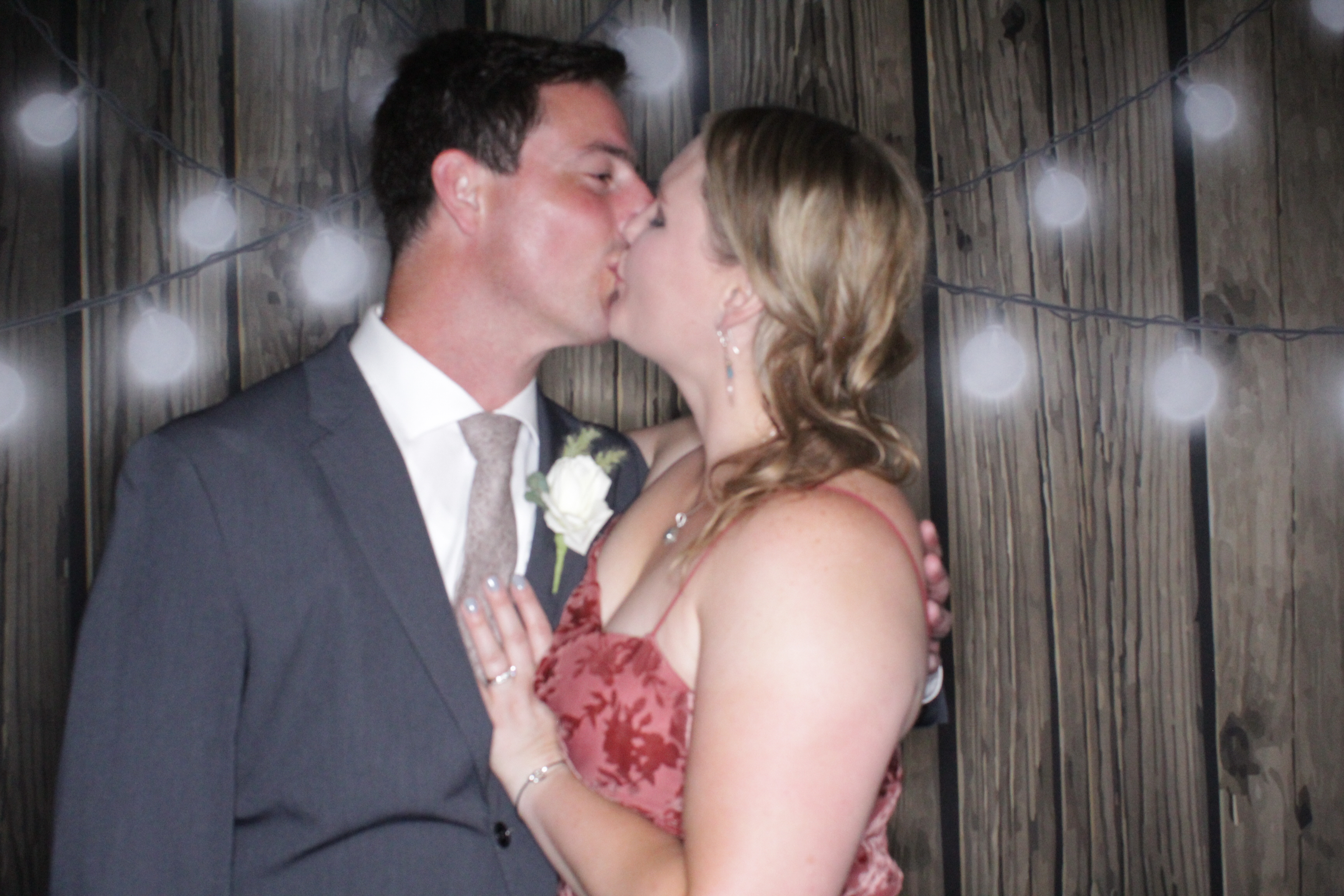 Shawna and Justin's Wedding | View more photos from the event at gallery.photoboothbillings.com/u/PhotoBoothBillings/Shawna-and-Justins-Wedding