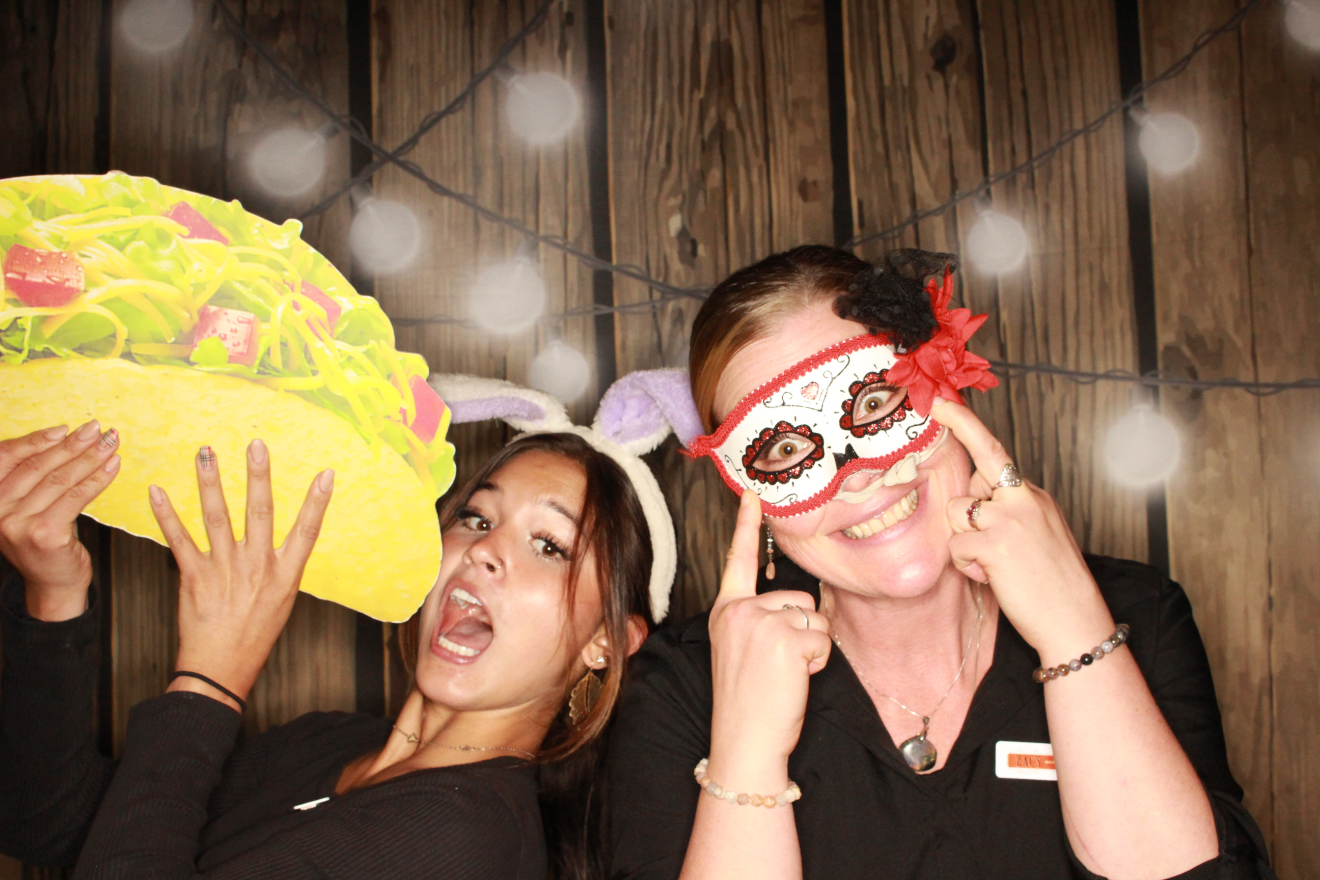 TJ and Kelli's Wedding | View more photos from the event at gallery.photoboothbillings.com/u/PhotoBoothBillings/TJ-and-Kellis-Wedding