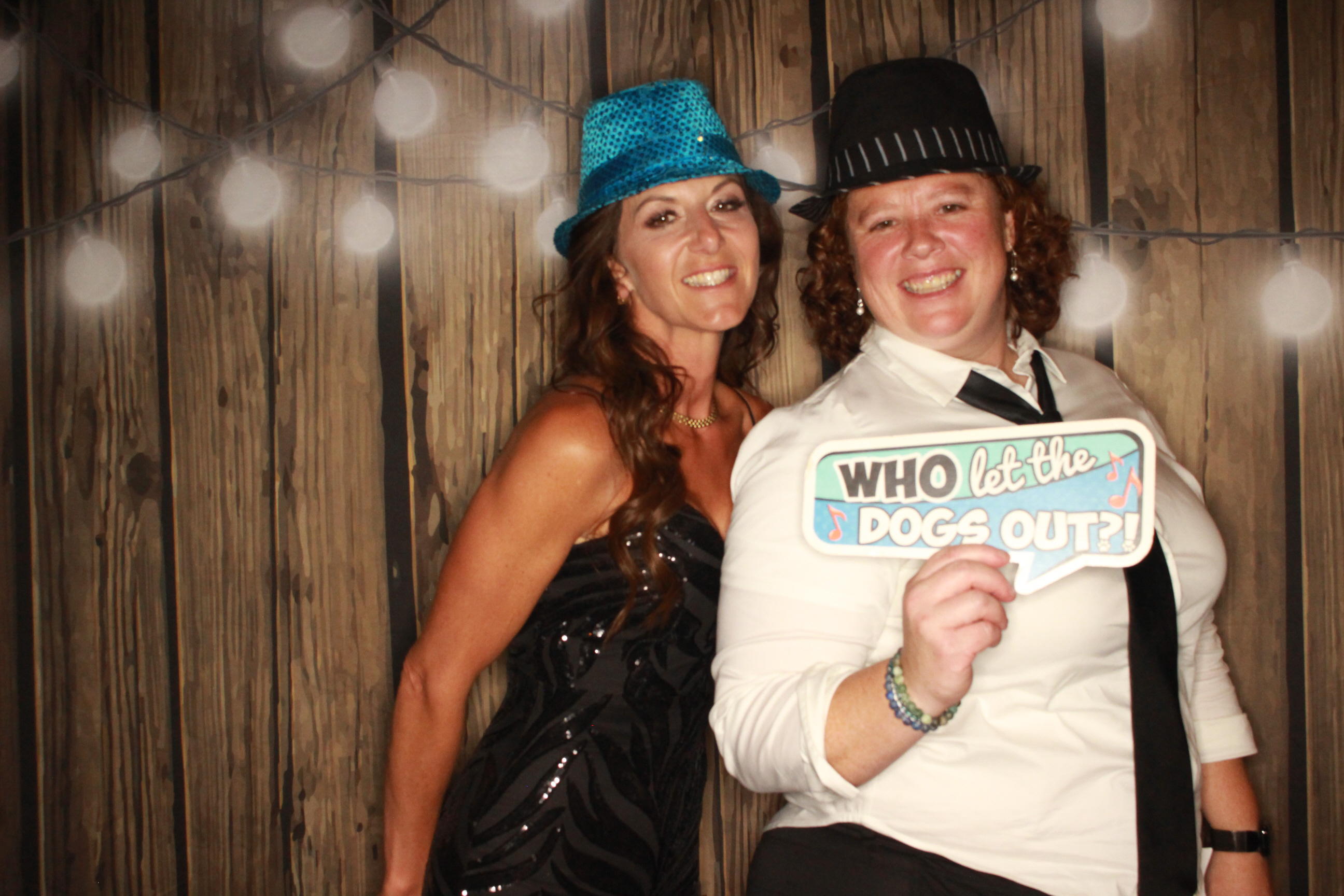 TJ and Kelli's Wedding | View more photos from the event at gallery.photoboothbillings.com/u/PhotoBoothBillings/TJ-and-Kellis-Wedding