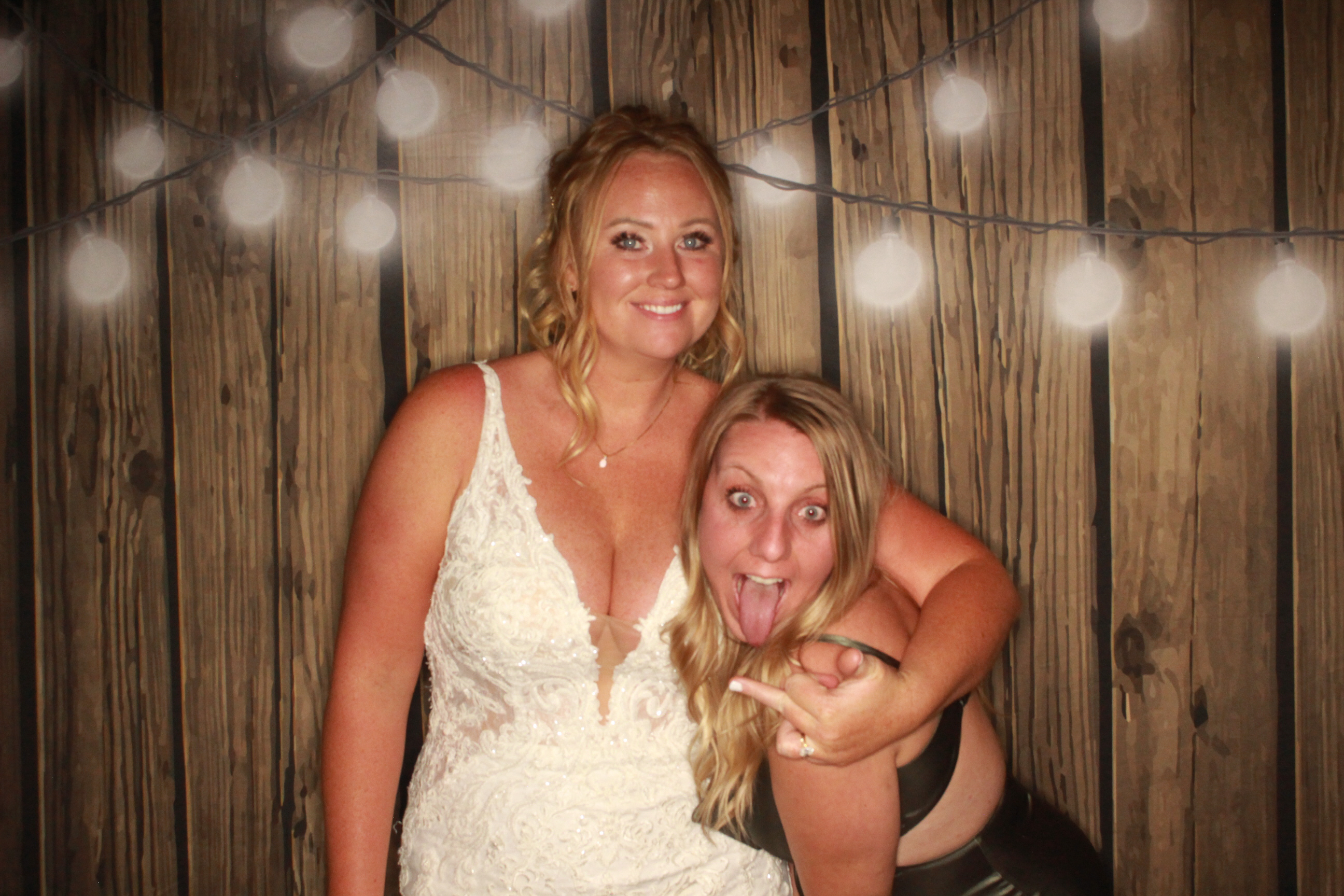 TJ and Kelli's Wedding | View more photos from the event at gallery.photoboothbillings.com/u/PhotoBoothBillings/TJ-and-Kellis-Wedding