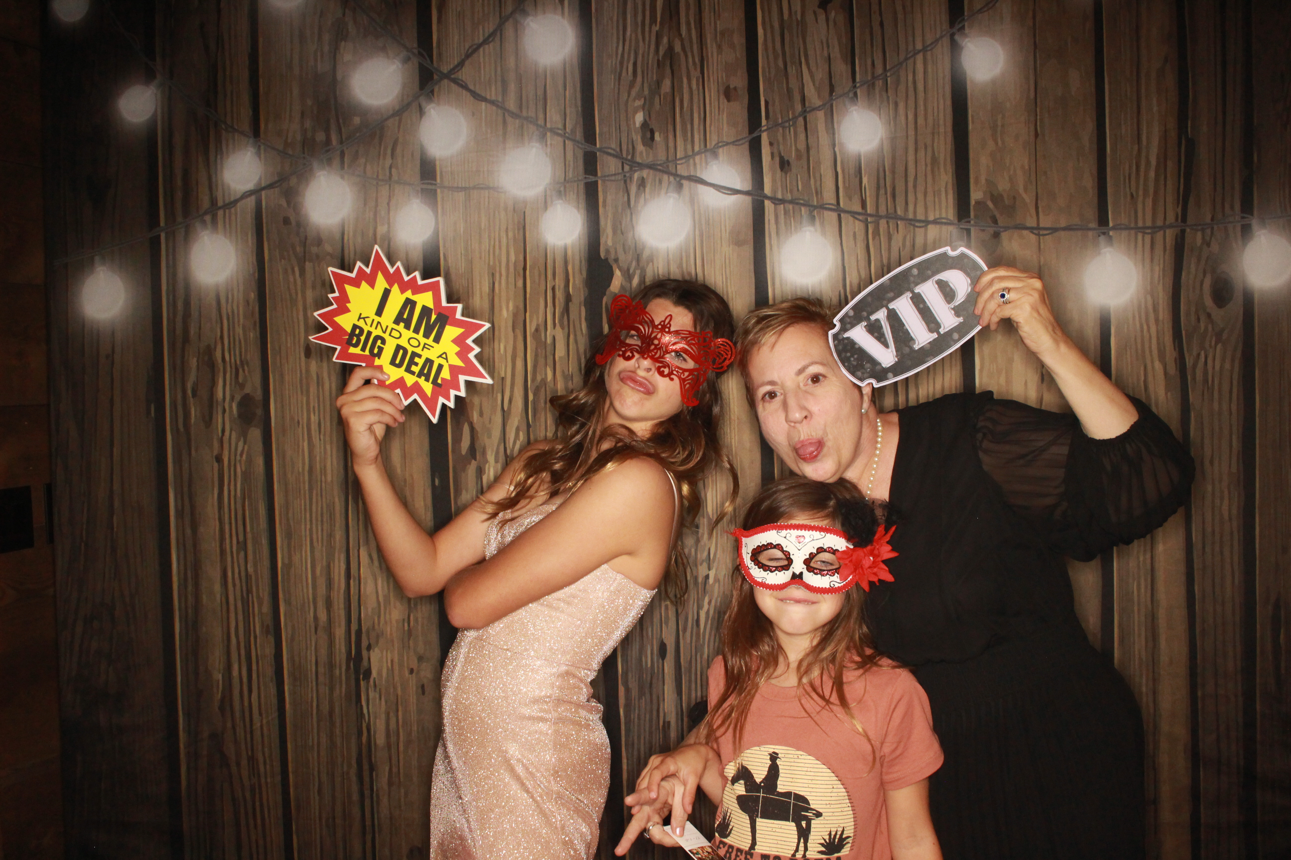 TJ and Kelli's Wedding | View more photos from the event at gallery.photoboothbillings.com/u/PhotoBoothBillings/TJ-and-Kellis-Wedding