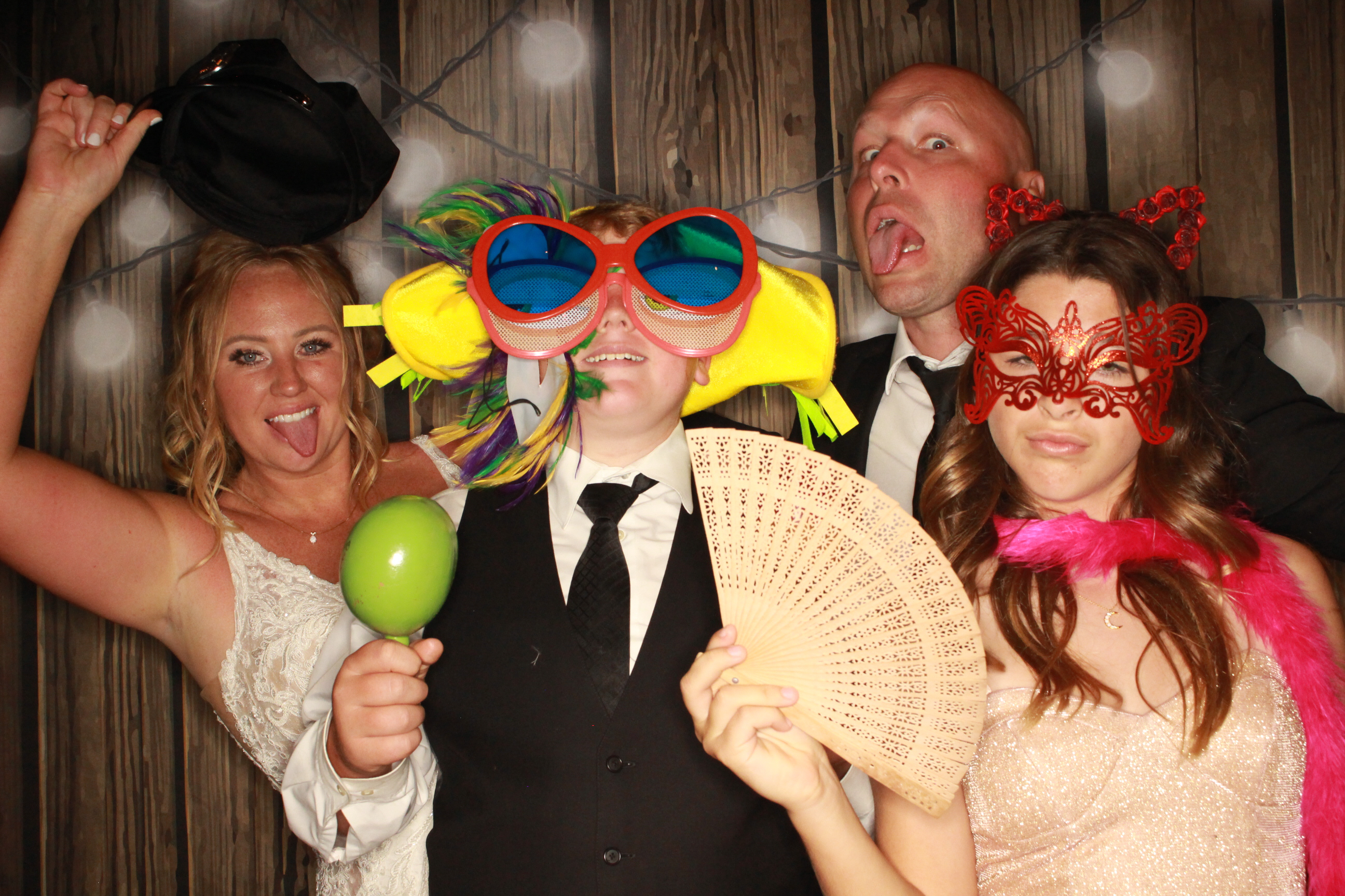 TJ and Kelli's Wedding | View more photos from the event at gallery.photoboothbillings.com/u/PhotoBoothBillings/TJ-and-Kellis-Wedding