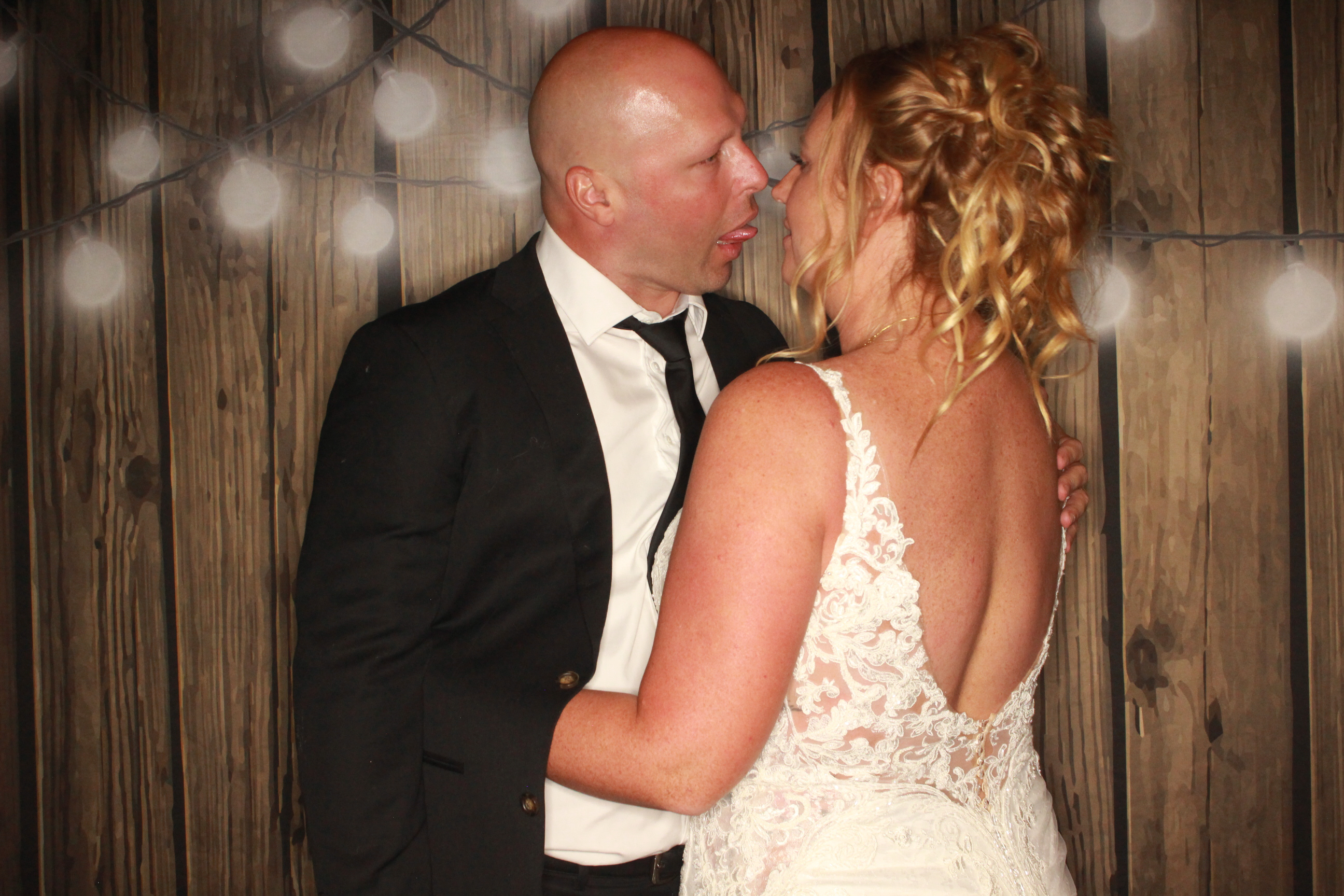 TJ and Kelli's Wedding | View more photos from the event at gallery.photoboothbillings.com/u/PhotoBoothBillings/TJ-and-Kellis-Wedding
